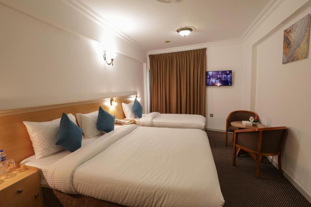 Click Grand - Bur Hotel