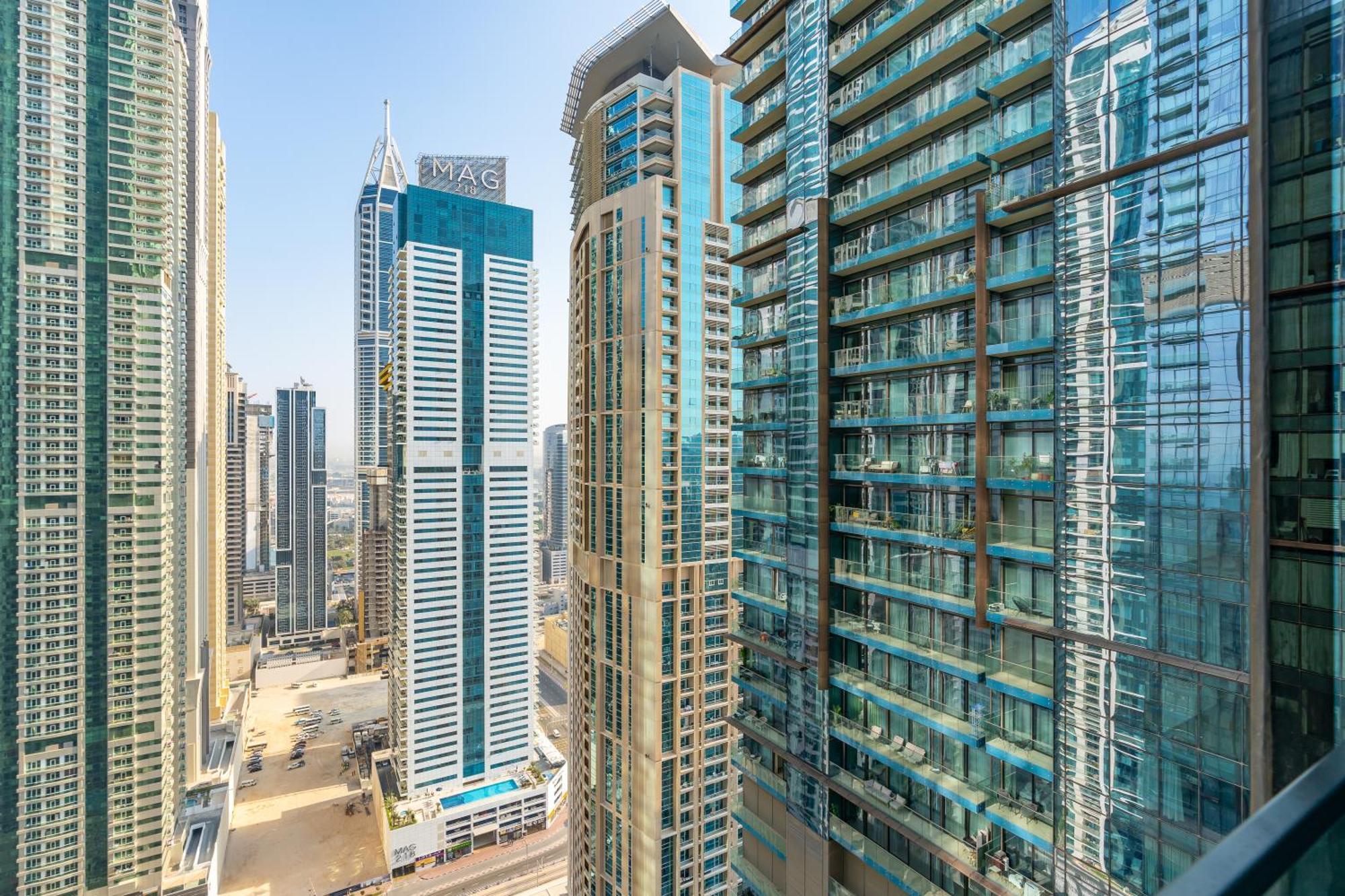Serene 1br Escape With Pool & Gym Access