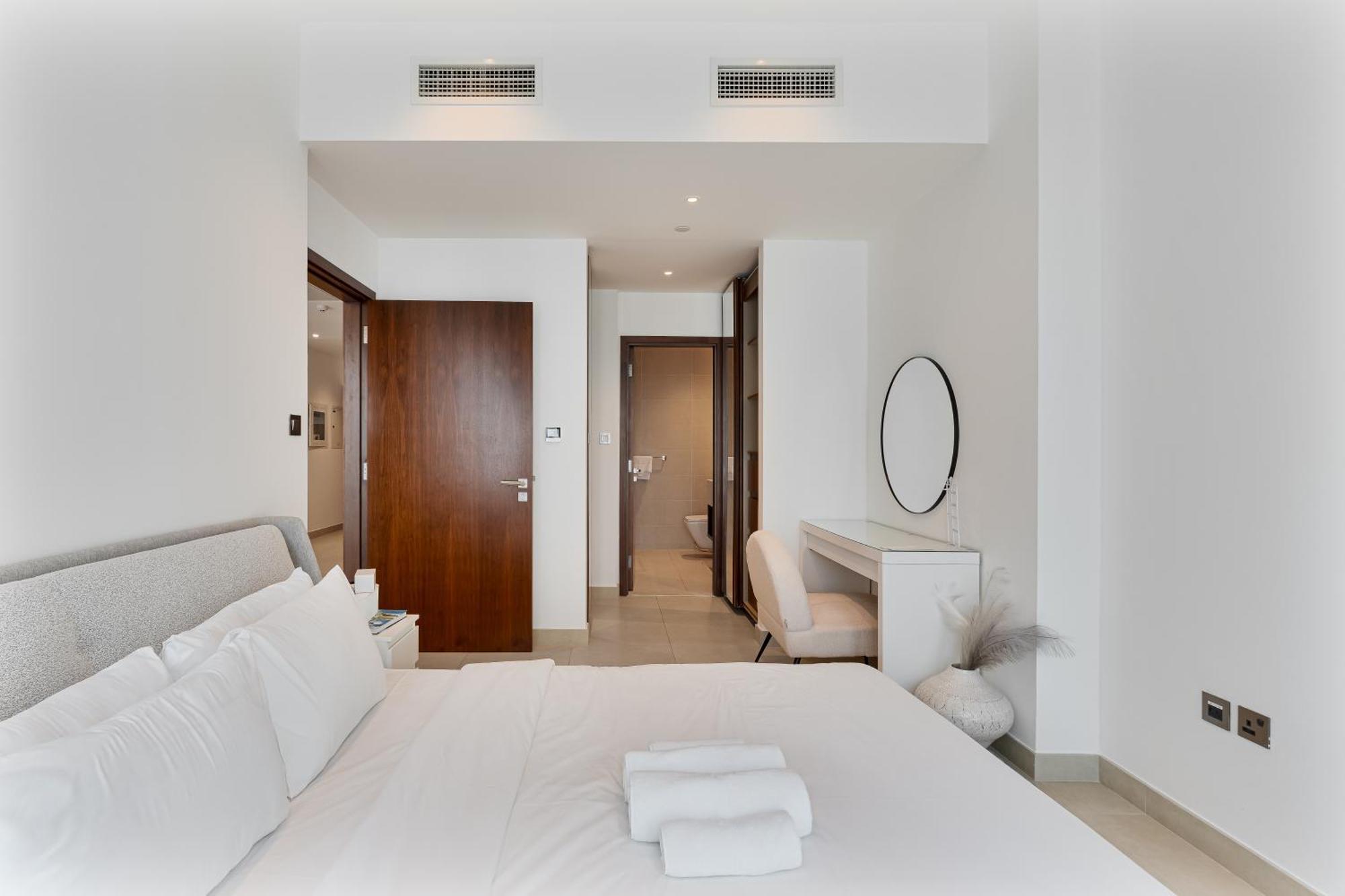 Serene 1br Escape With Pool & Gym Access *