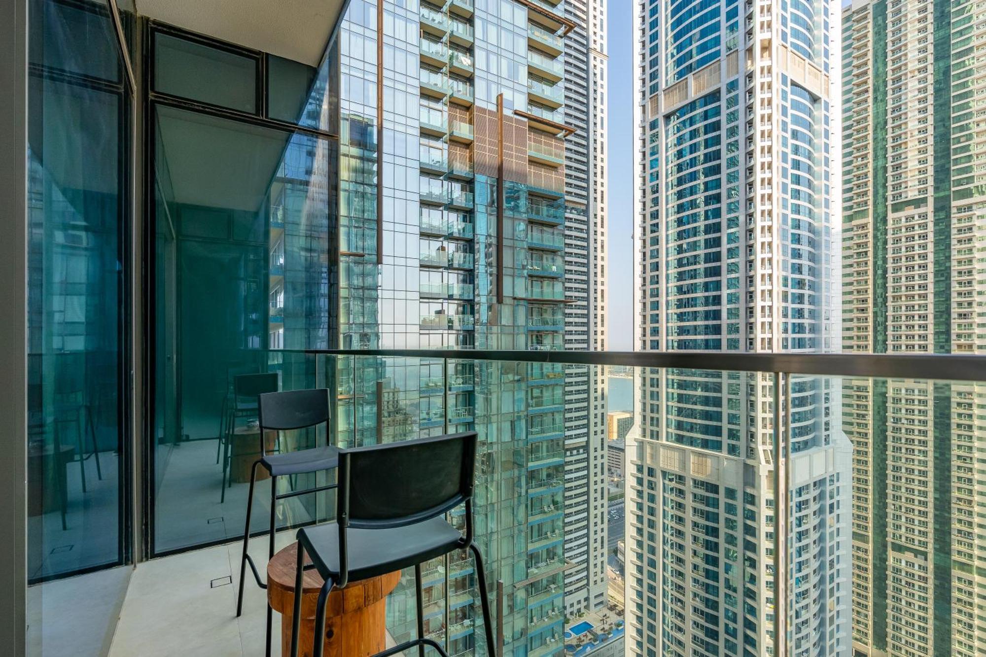 Serene 1br Escape With Pool & Gym Access * Dubaï