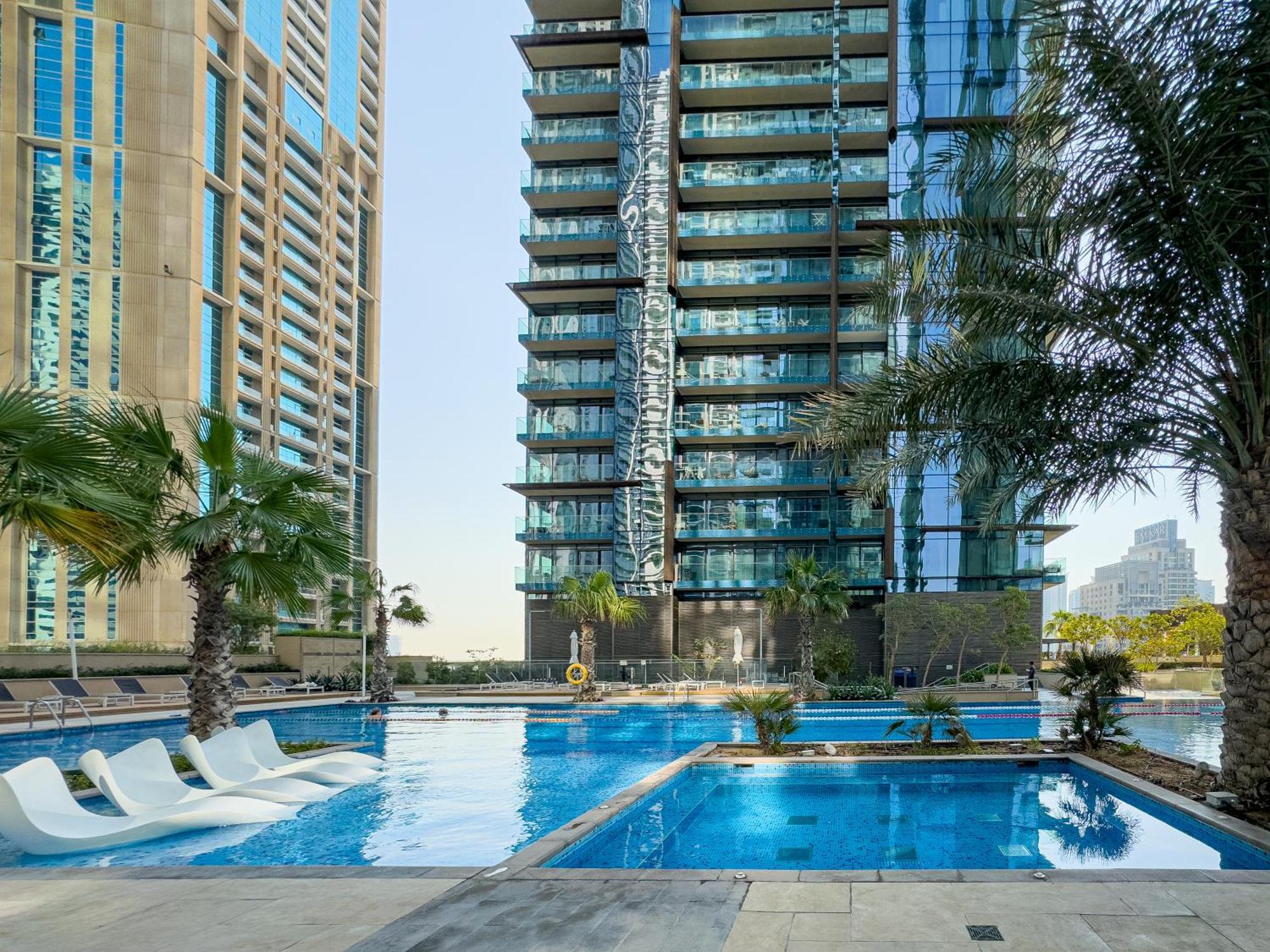 Serene 1br Escape With Pool & Gym Access Appartement *