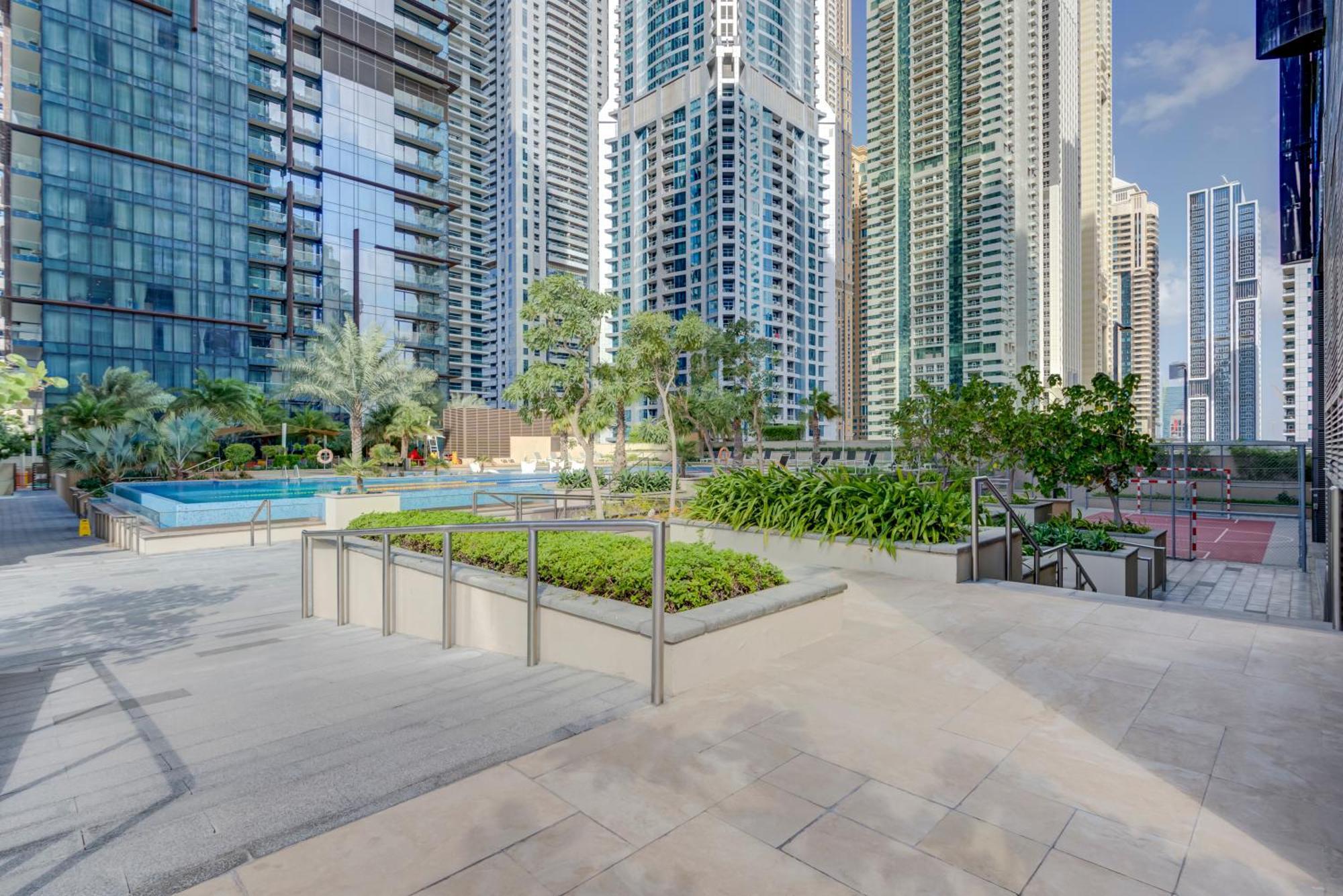 Serene 1br Escape With Pool & Gym Access