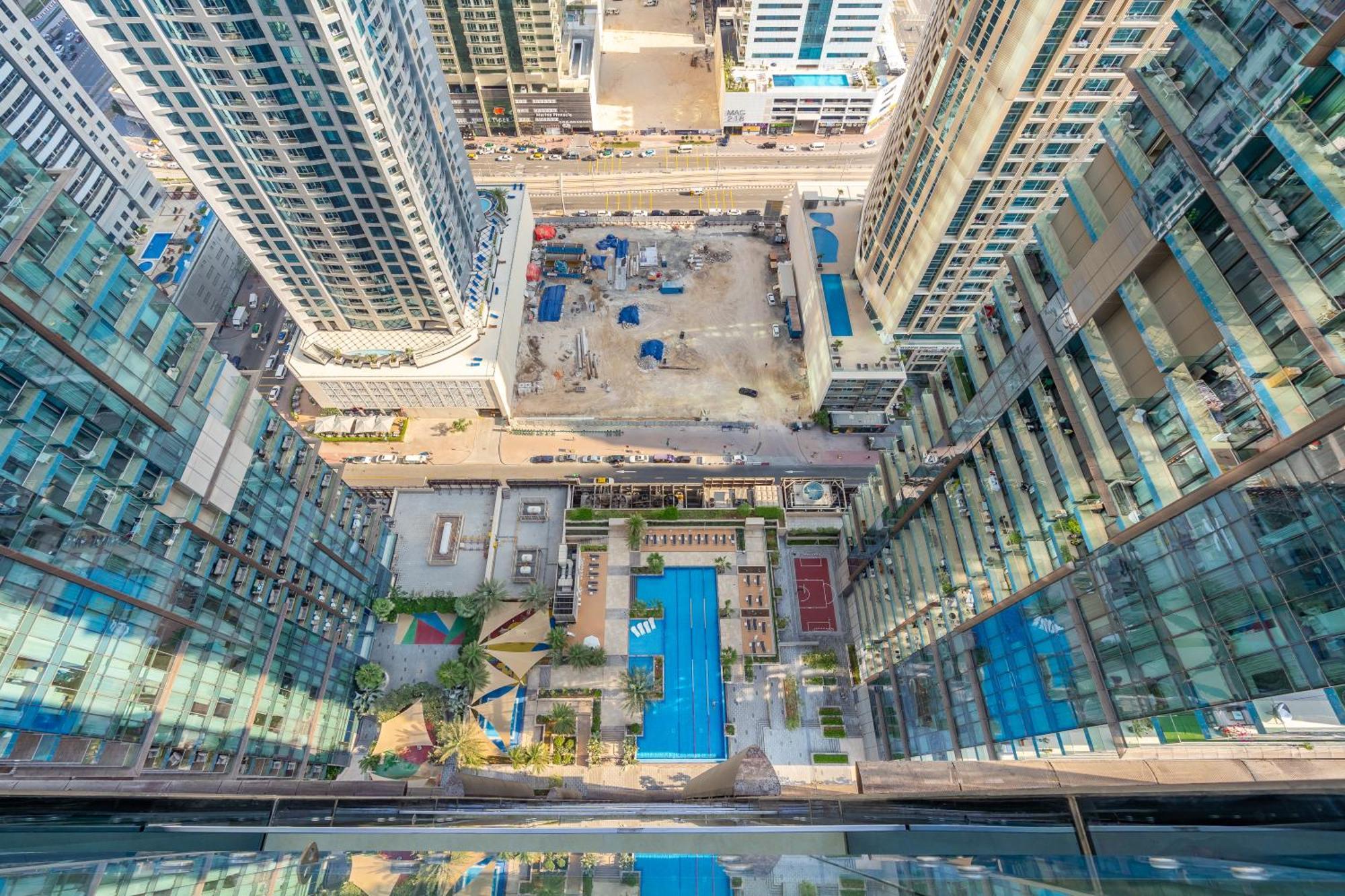 Serene 1br Escape With Pool & Gym Access