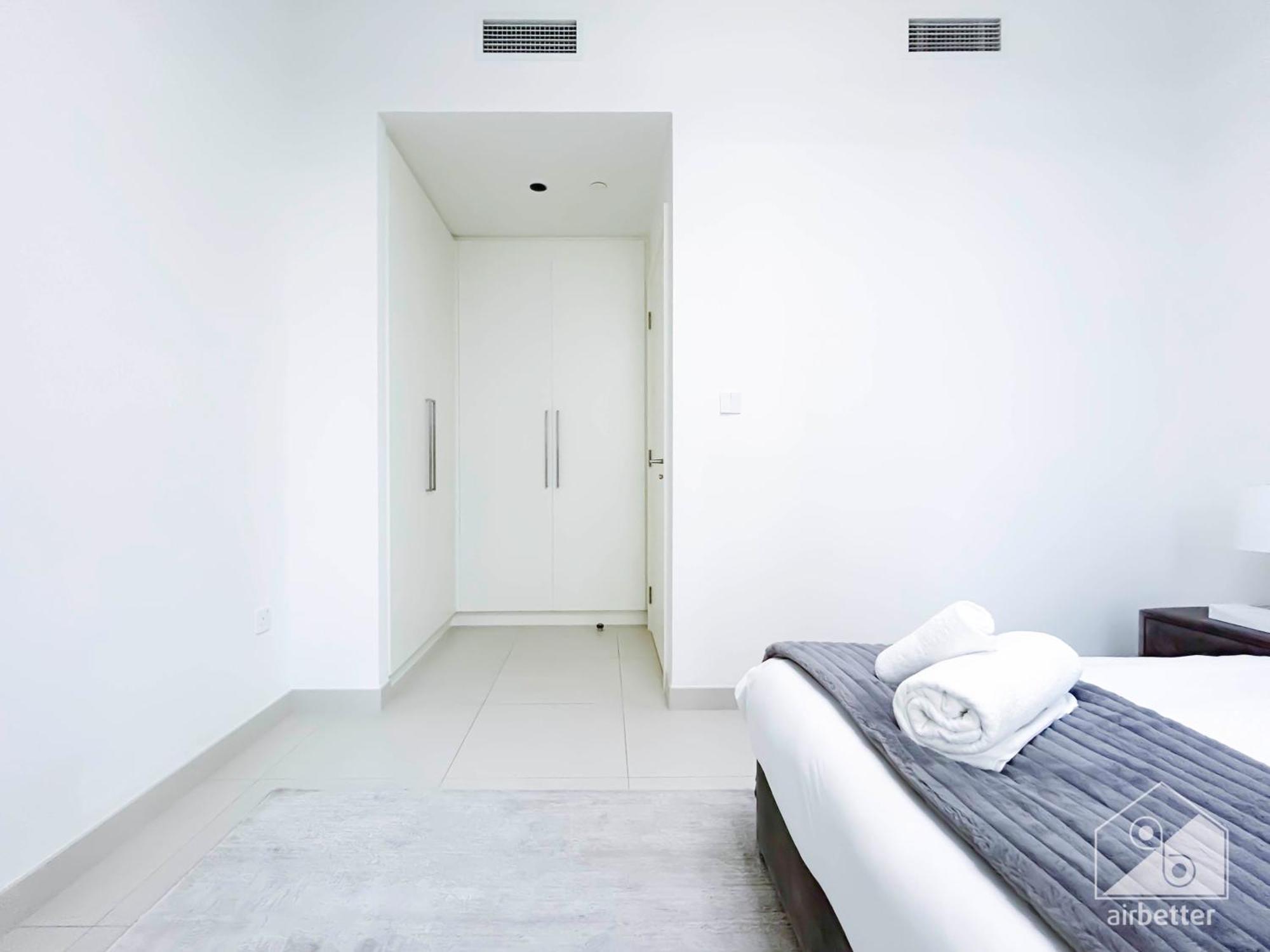 Apartment Stunning Burj Crown 2bedroom With Balcony & View *