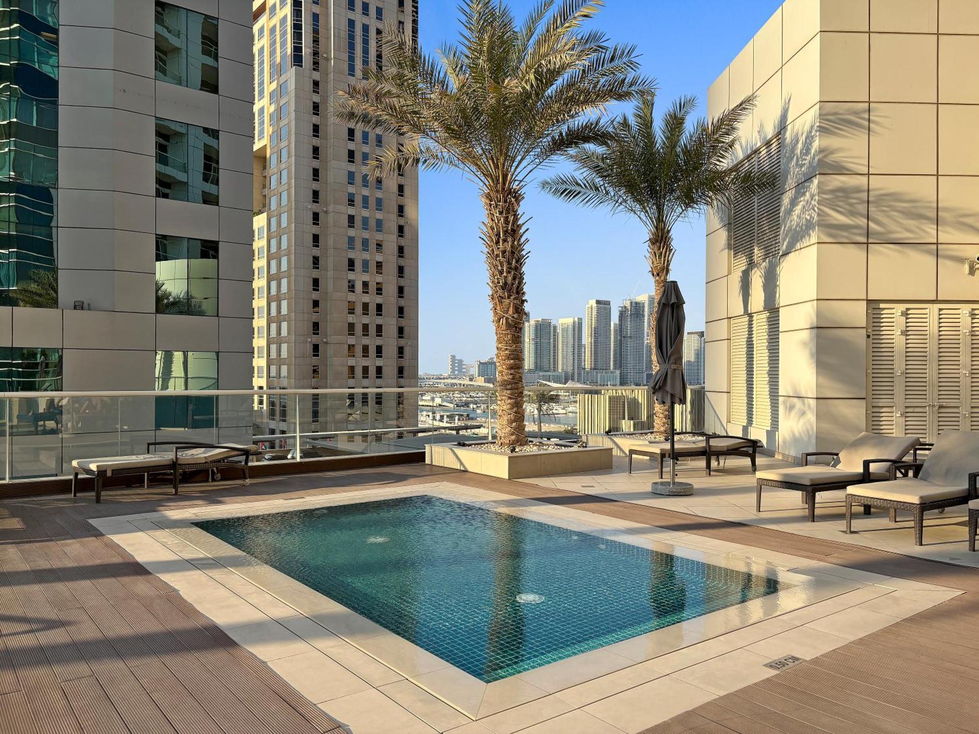 Spacious 1br Botanica Towers, Marina * Dubái