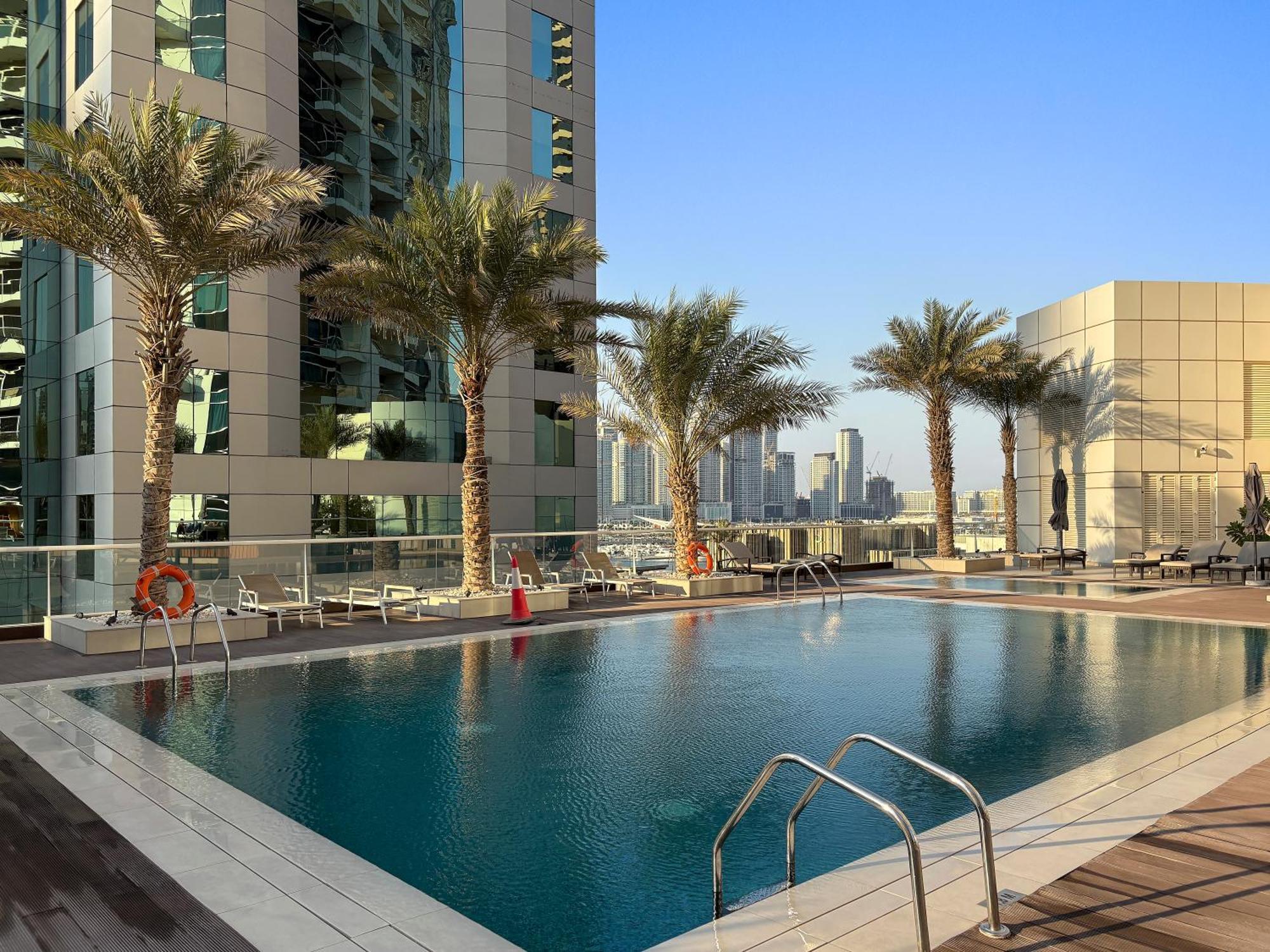 Spacious 1br Botanica Towers, Marina