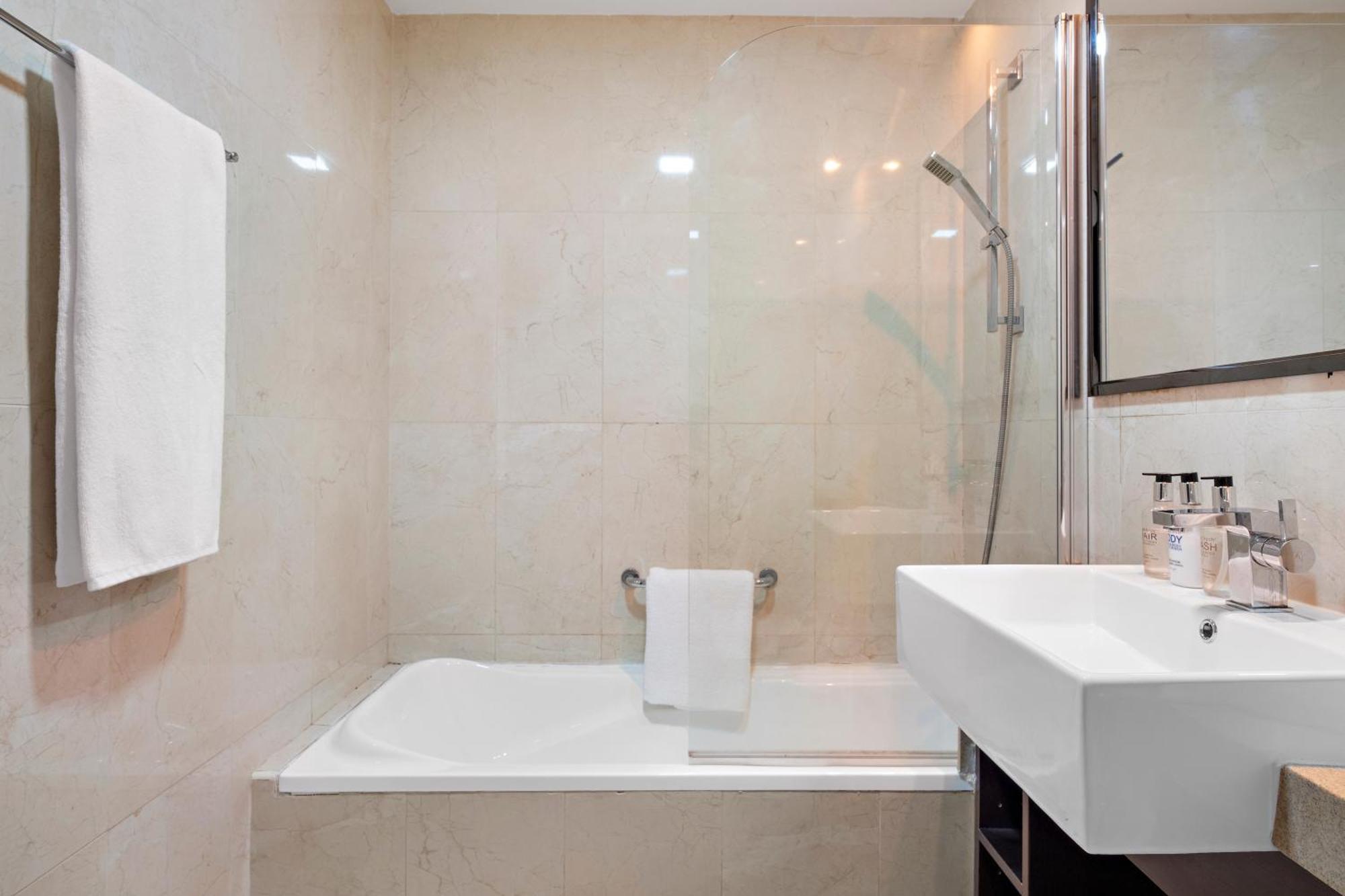 Spacious 1br Botanica Towers, Marina * Dubái