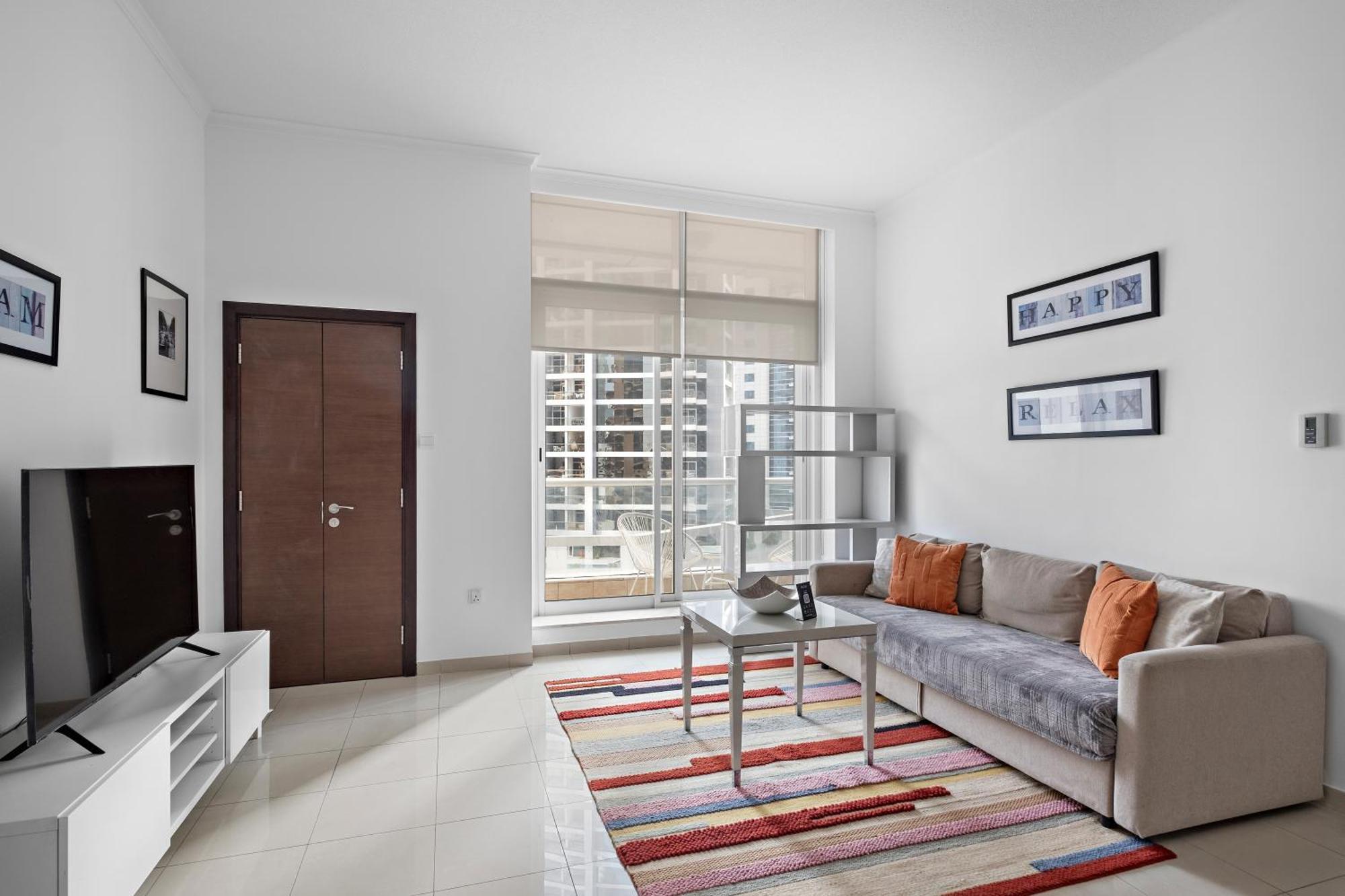 Spacious 1br Botanica Towers, Marina