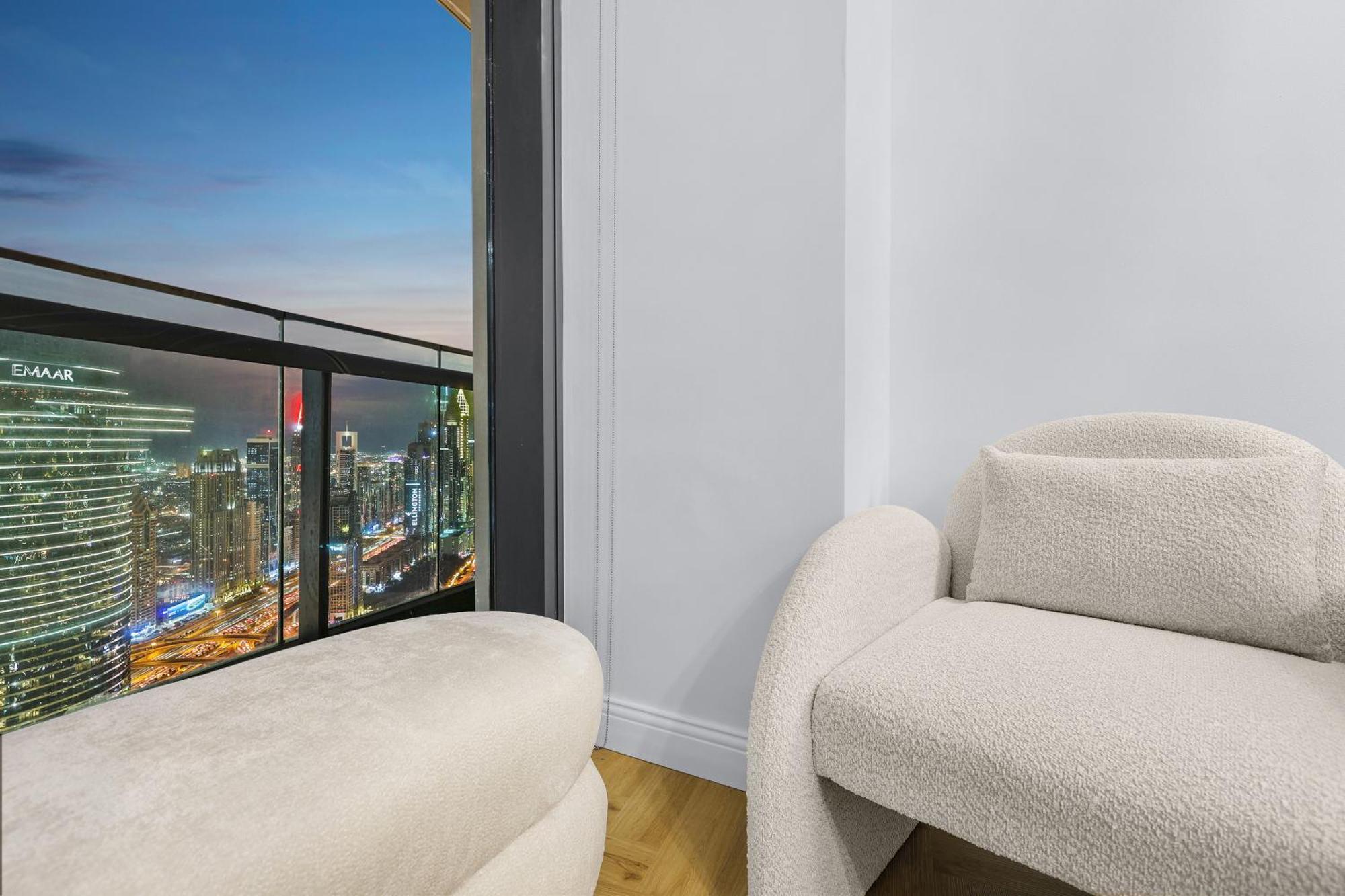 First Class 2br With Full Skyline & Sea View Dubai