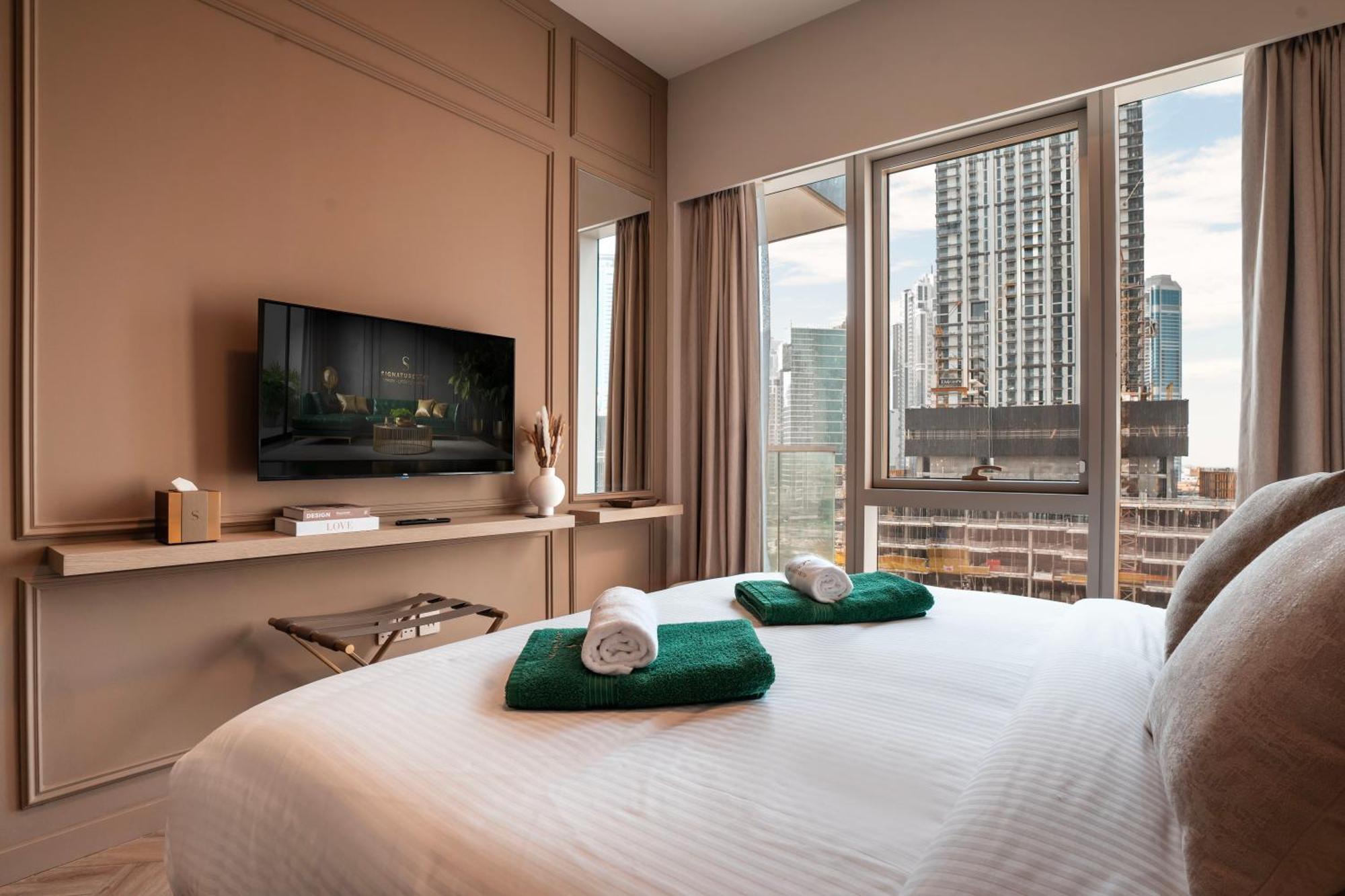 Modern 1-bedroom In Downtown Near Mall & Burj Khalifa *
