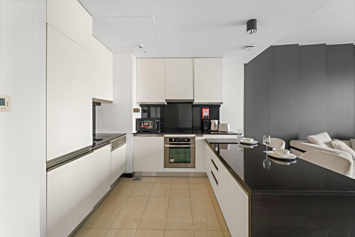Appartement First Class 1br Stunning & Marina Views *