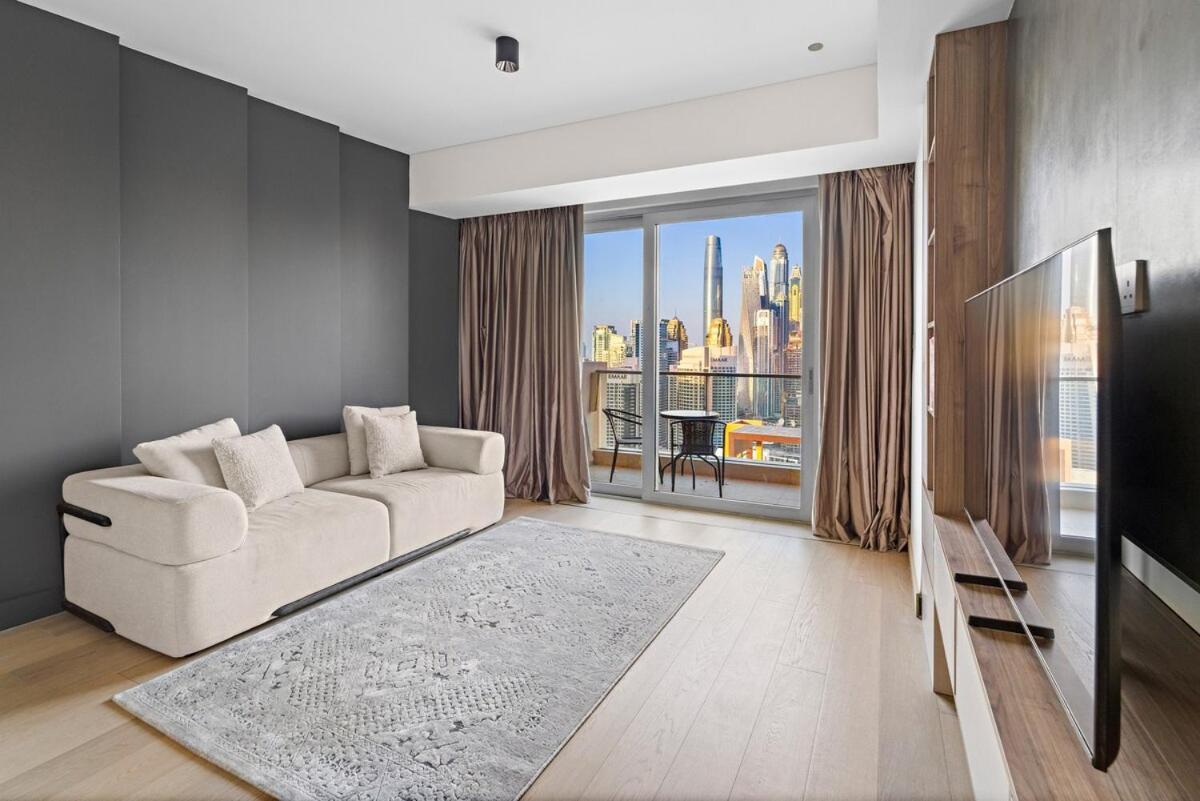 First Class 1br Stunning & Marina Views *