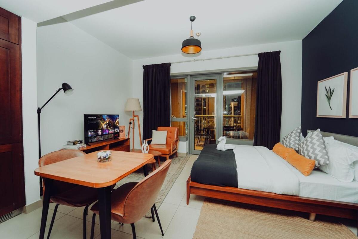 Elegant Downtown 5 Minute Walk To Burj Khalifa & Mall