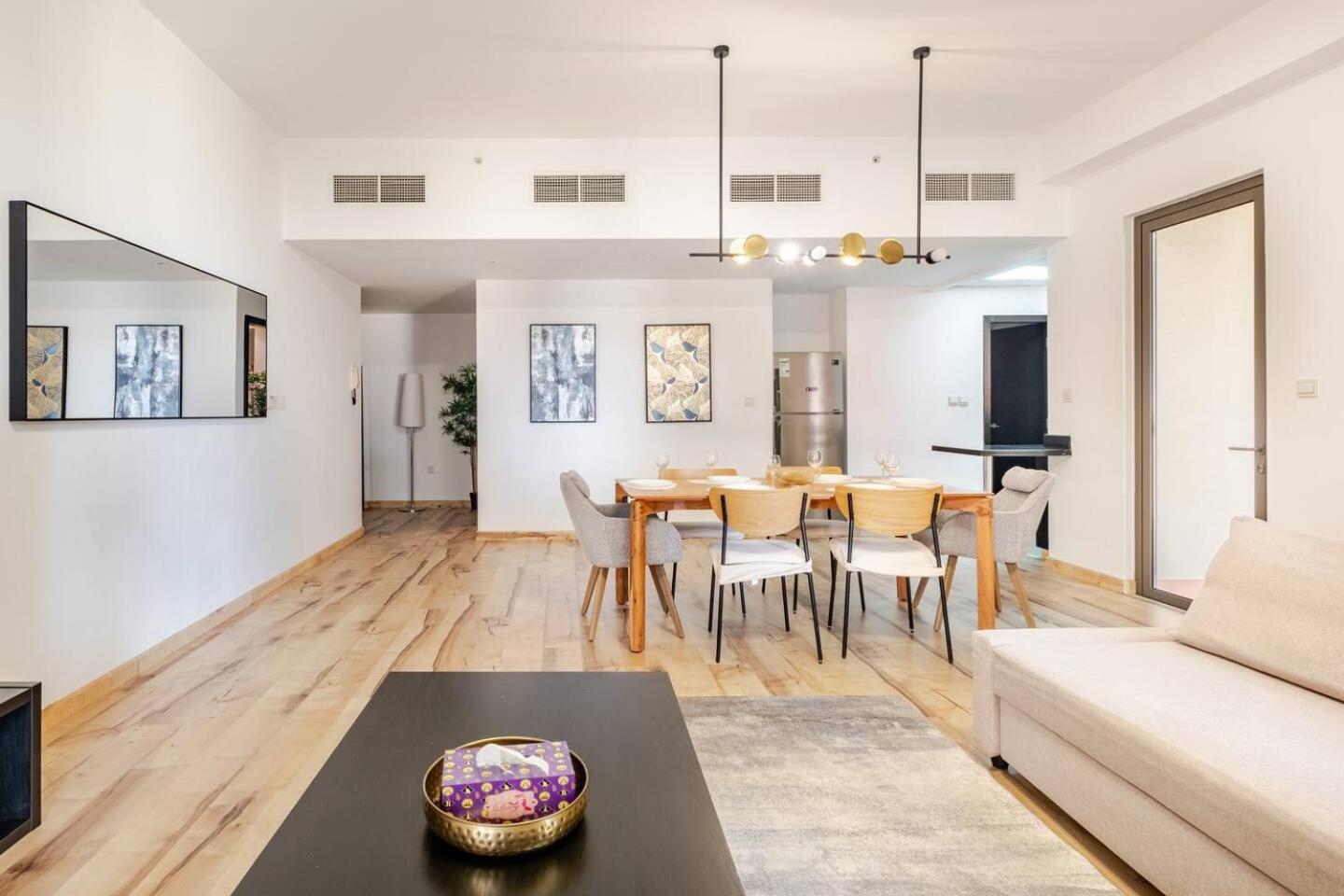 Apartemen Stylish Beachside 3 Beds In Jbr *