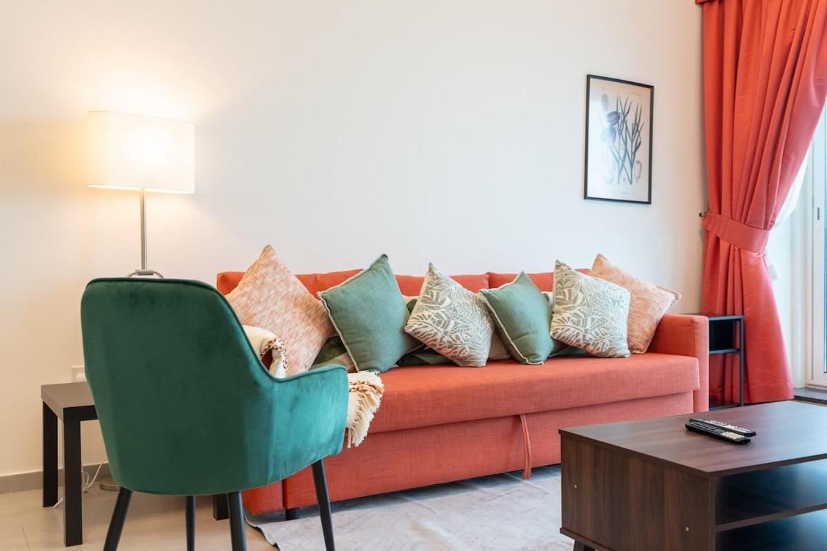 Bright And Warm 2-bedroom In Al Barsha Apartamento