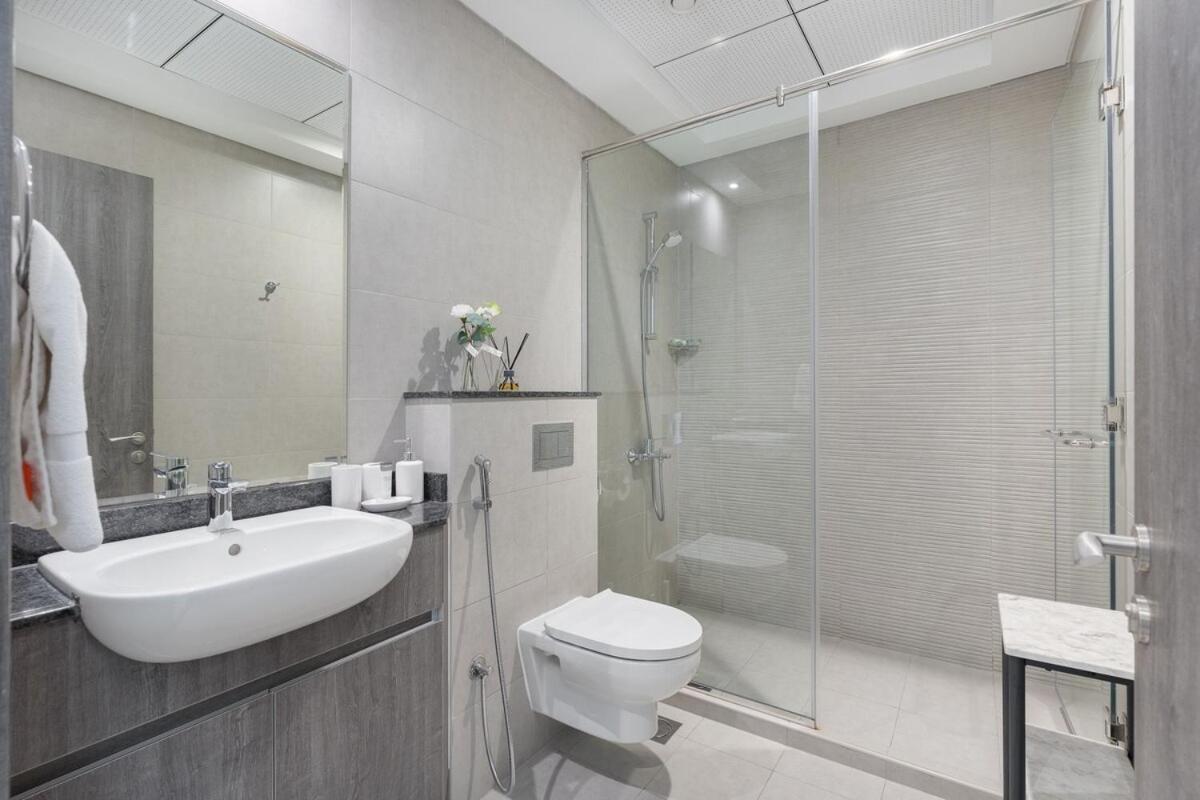 Bright And Warm 2-bedroom In Al Barsha Dubái