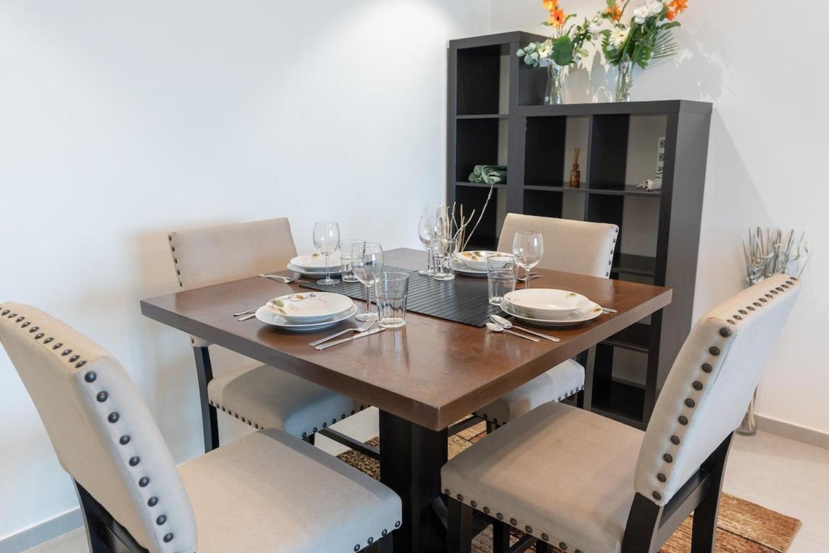 Bright And Warm 2-bedroom In Al Barsha Apartamento
