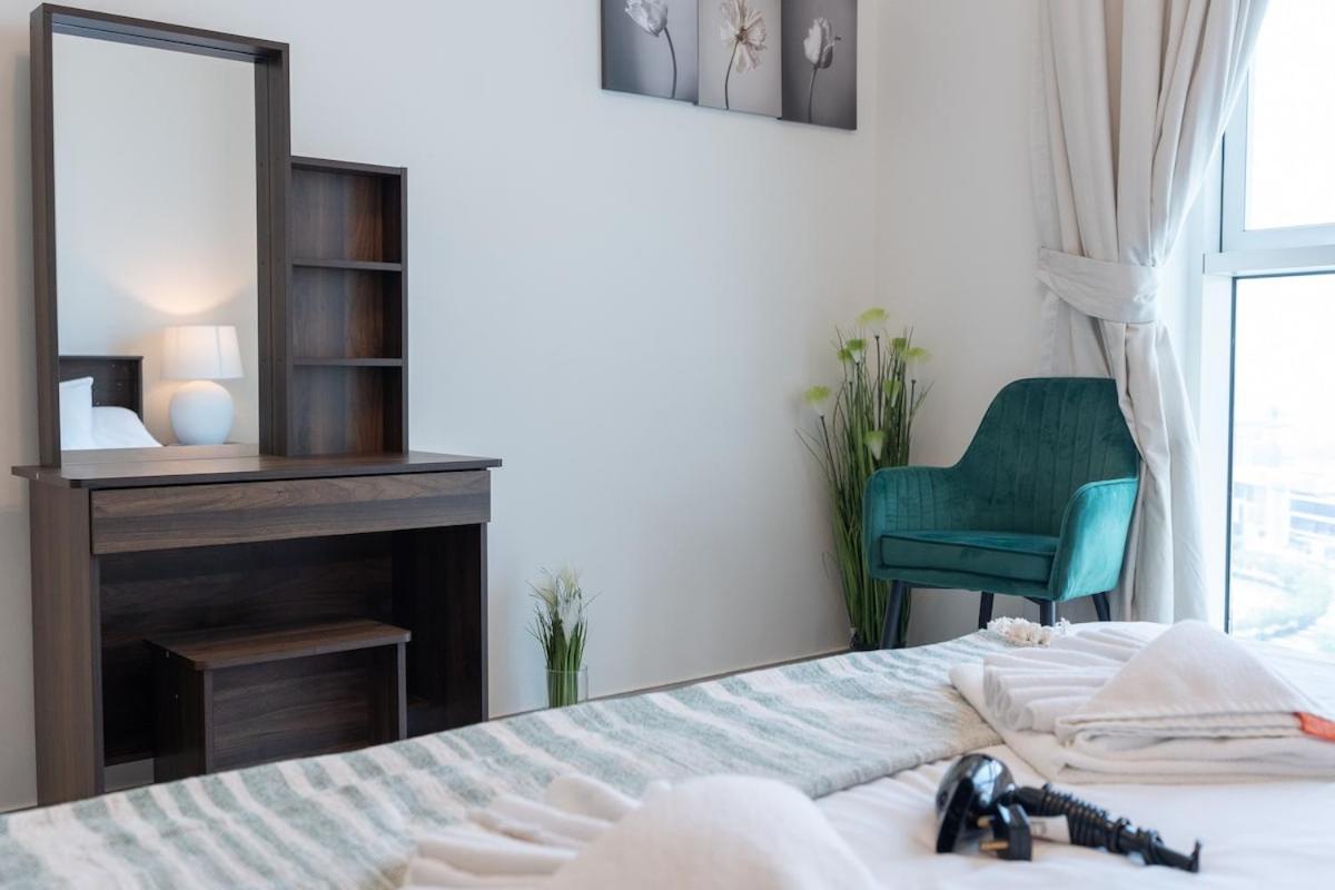 Bright And Warm 2-bedroom In Al Barsha * Dubái