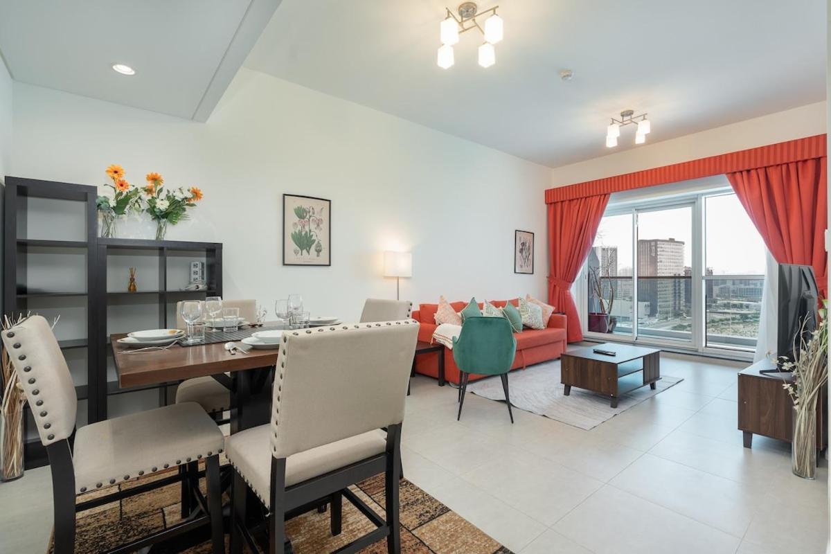 Bright And Warm 2-bedroom In Al Barsha Apartamento *