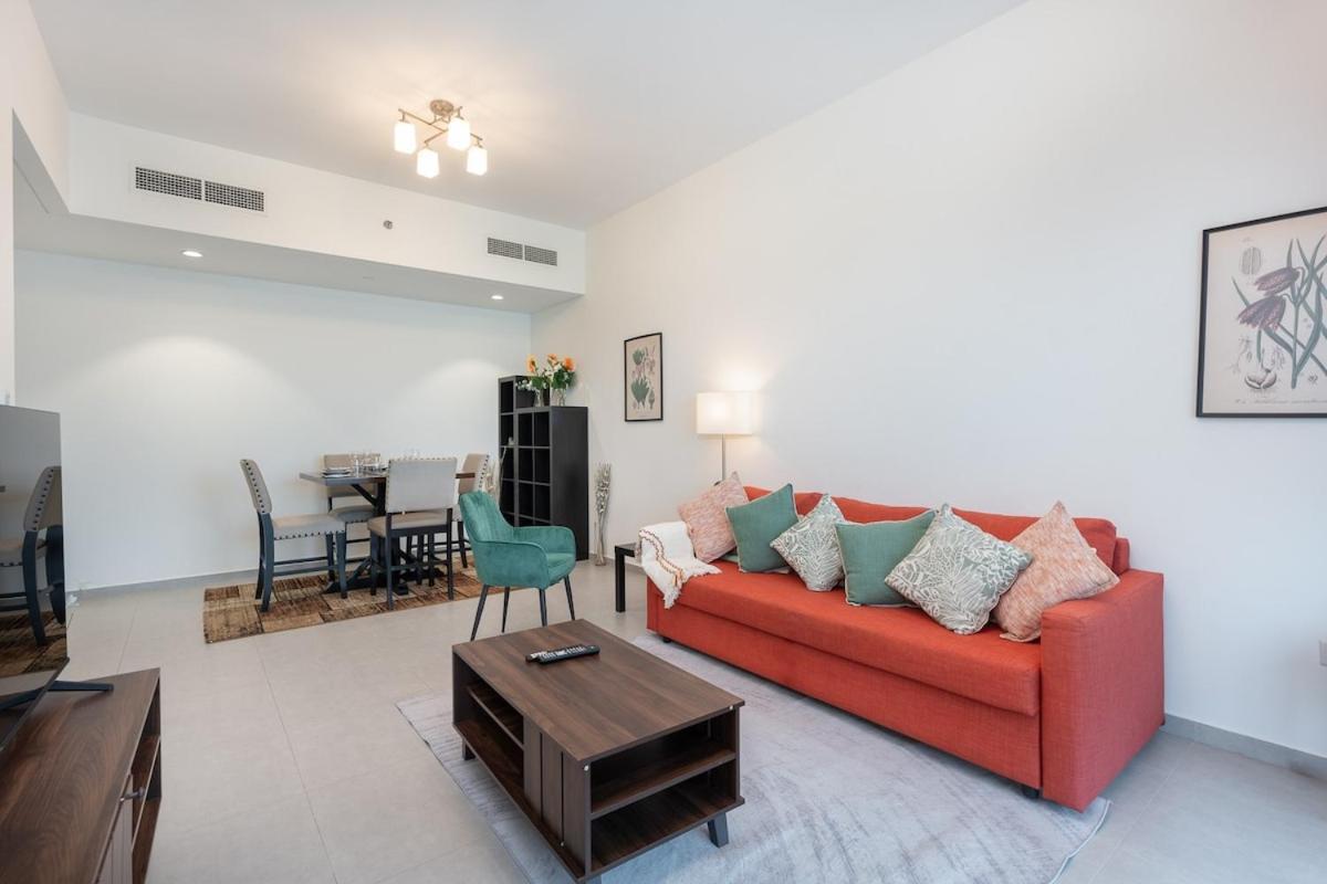 Bright And Warm 2-bedroom In Al Barsha * Dubái