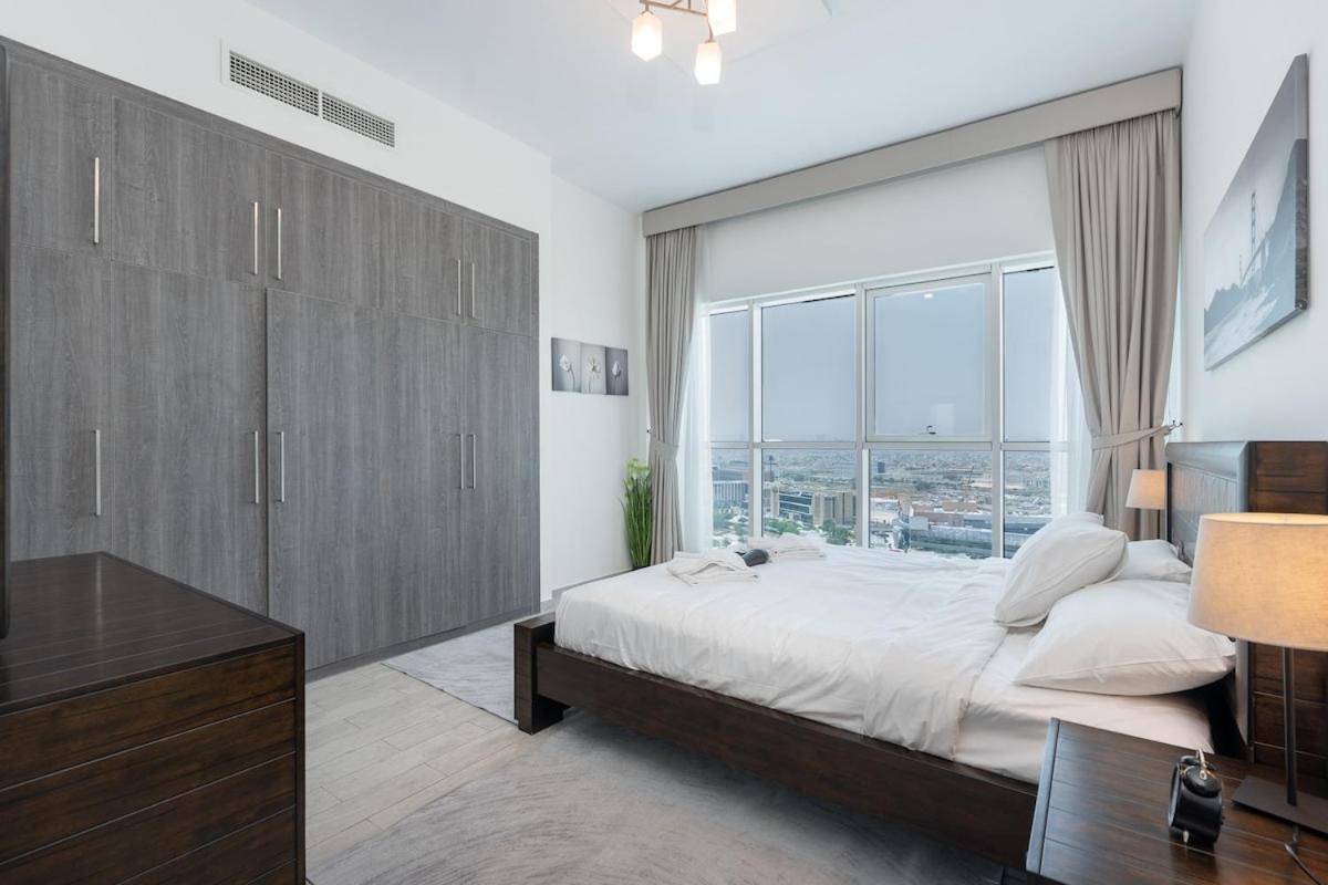 Bright And Warm 2-bedroom In Al Barsha Apartamento