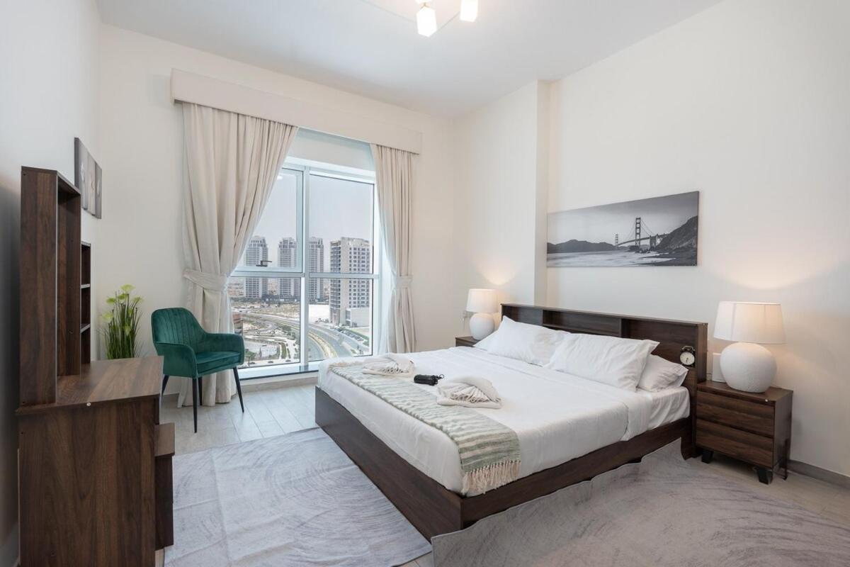 Apartamento Bright And Warm 2-bedroom In Al Barsha *