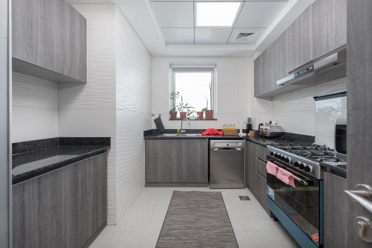 Apartamento Bright And Warm 2-bedroom In Al Barsha *