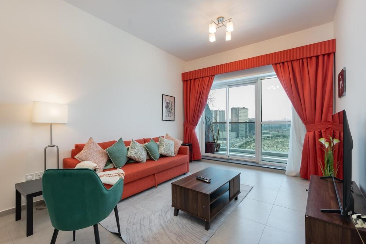 Bright And Warm 2-bedroom In Al Barsha Dubái