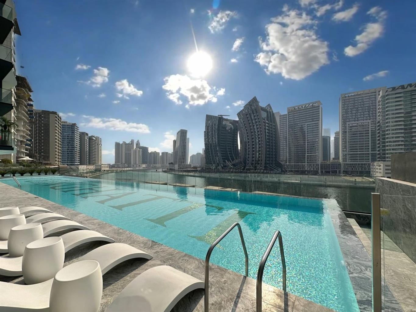 Trophy Sunny Honey Canal View & Infinty Pool