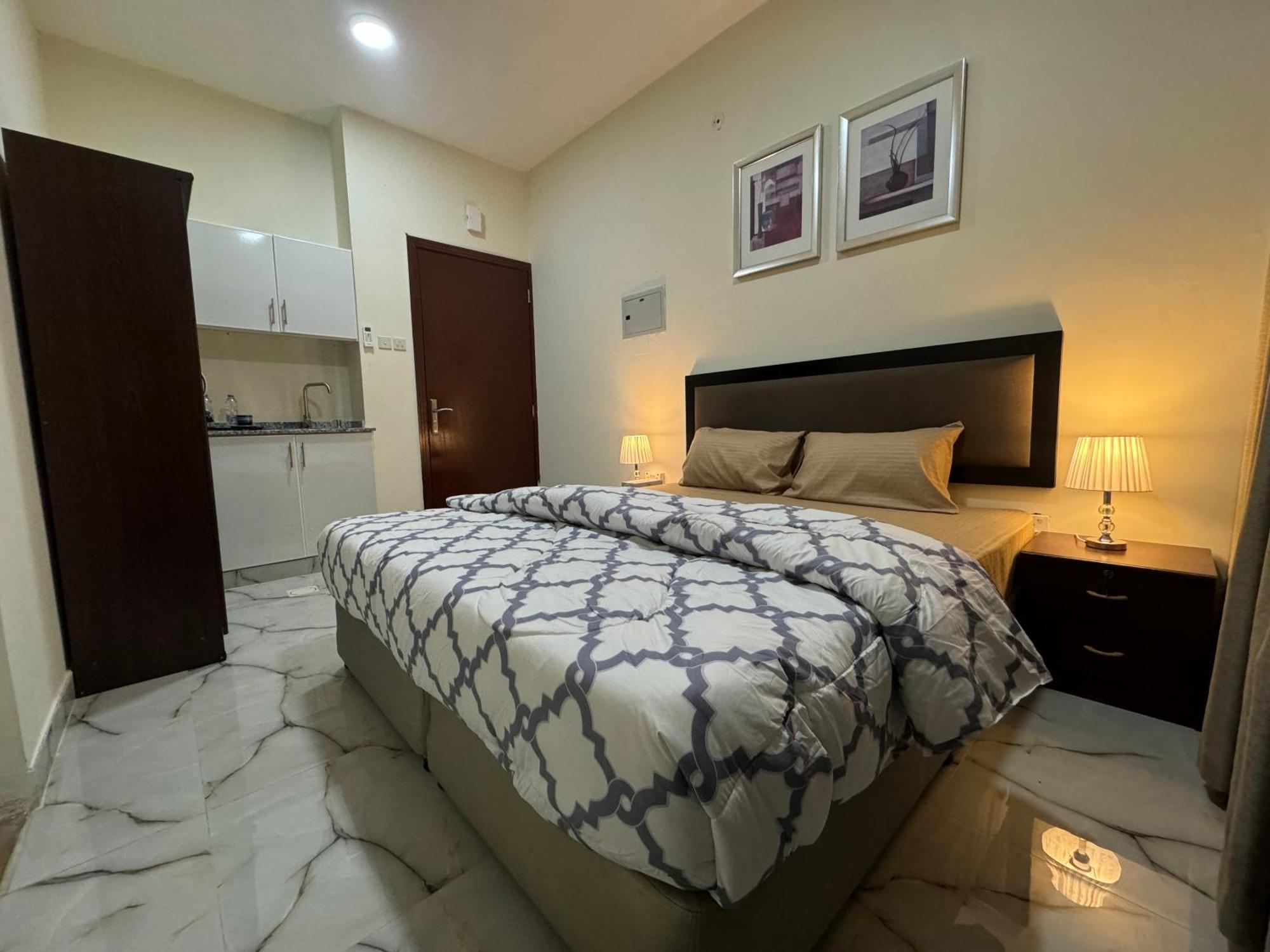 Habitación en casa particular Furnished Private Near Union Metro Station Dubái