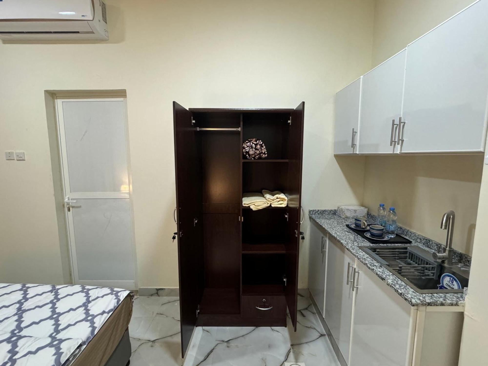 Habitación en casa particular Furnished Private Near Union Metro Station Dubái