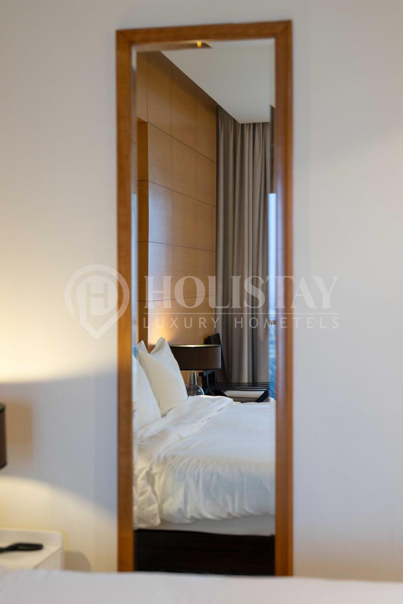 Holistay Luxury Homes - Burj Khalifa View - Direct Access Mall Lägenhet Dubai