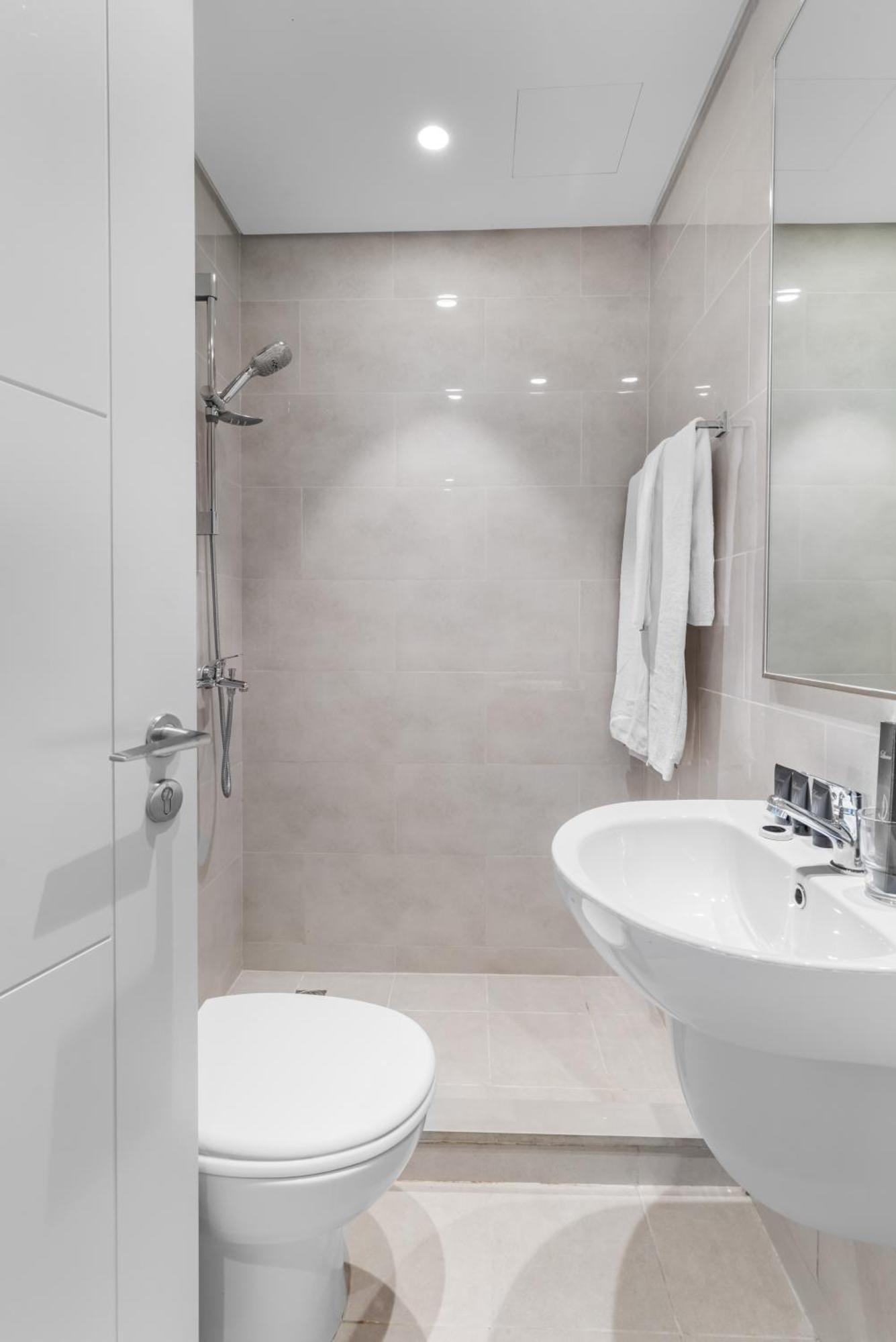 Apartamento Luxury 4-bed Escape In Downtown That Sleeps 9 *