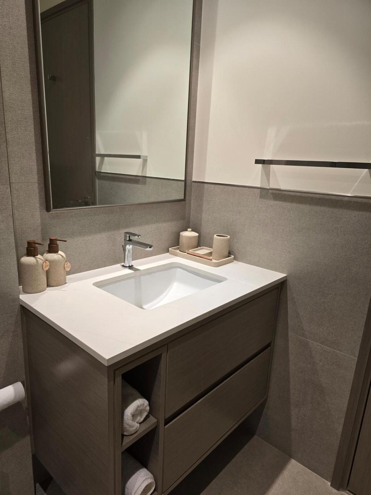 Grande 303 - 2-bedroom Luxury With Burj Khalifa And Opera Views Dubaï