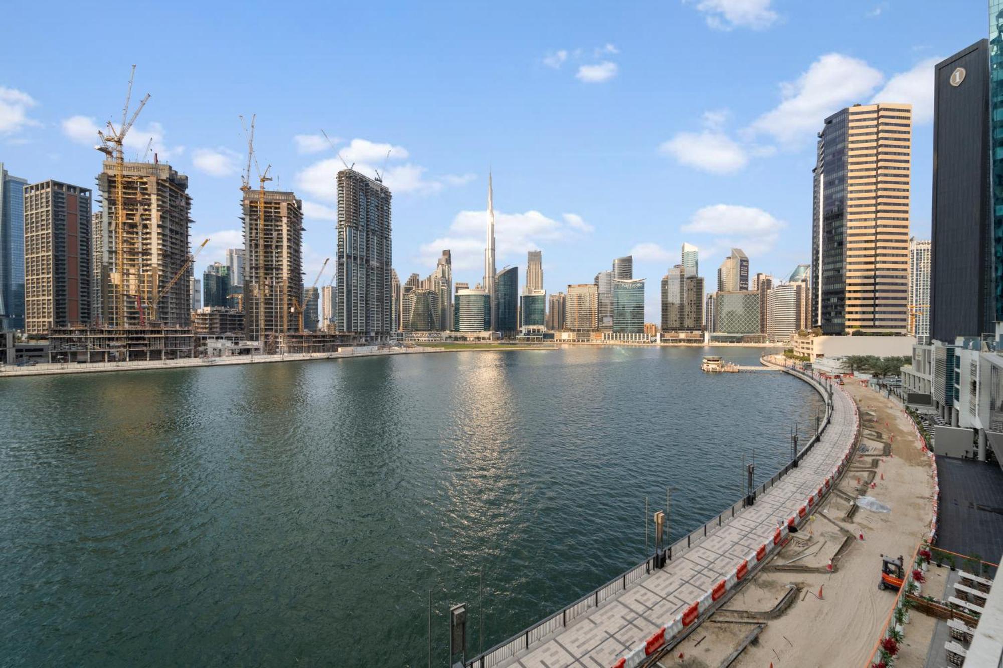 Luxurious 1br With Canal & Burj Khalifa View! Apartamento
