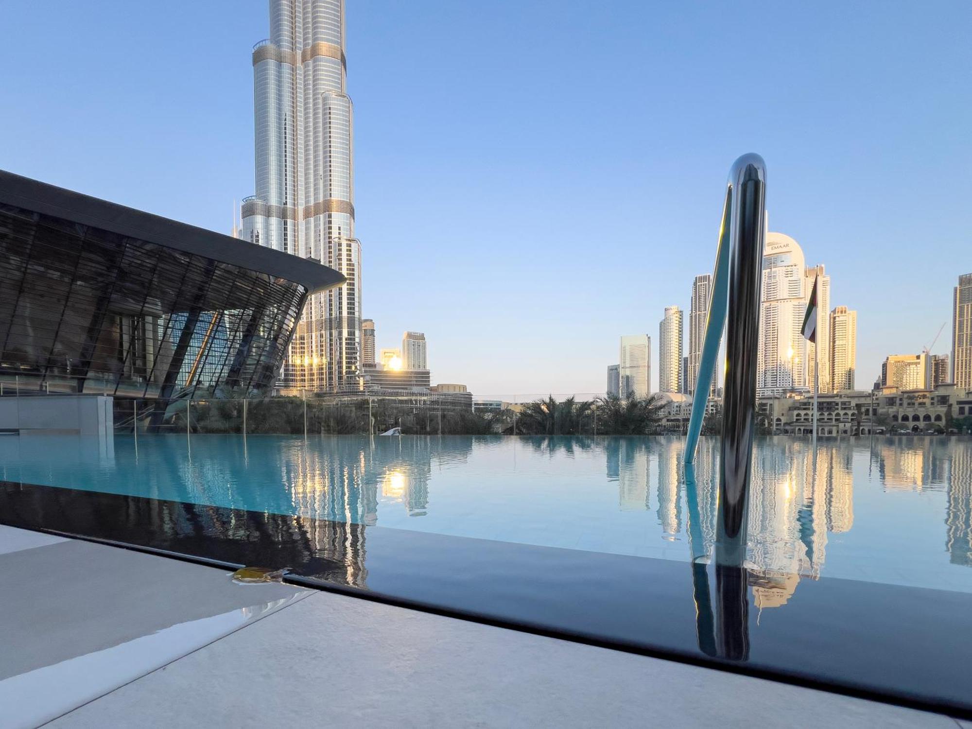 Downtown Luxury - Elegant 1-bedroom - 5 Minutes Walk To Mall Apartemen
