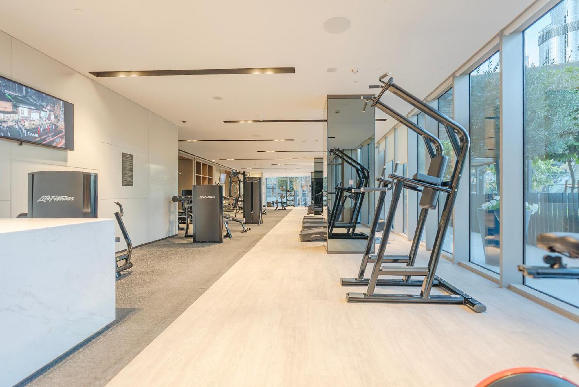 Apartemen Downtown Luxury - Elegant 1-bedroom - 5 Minutes Walk To Mall