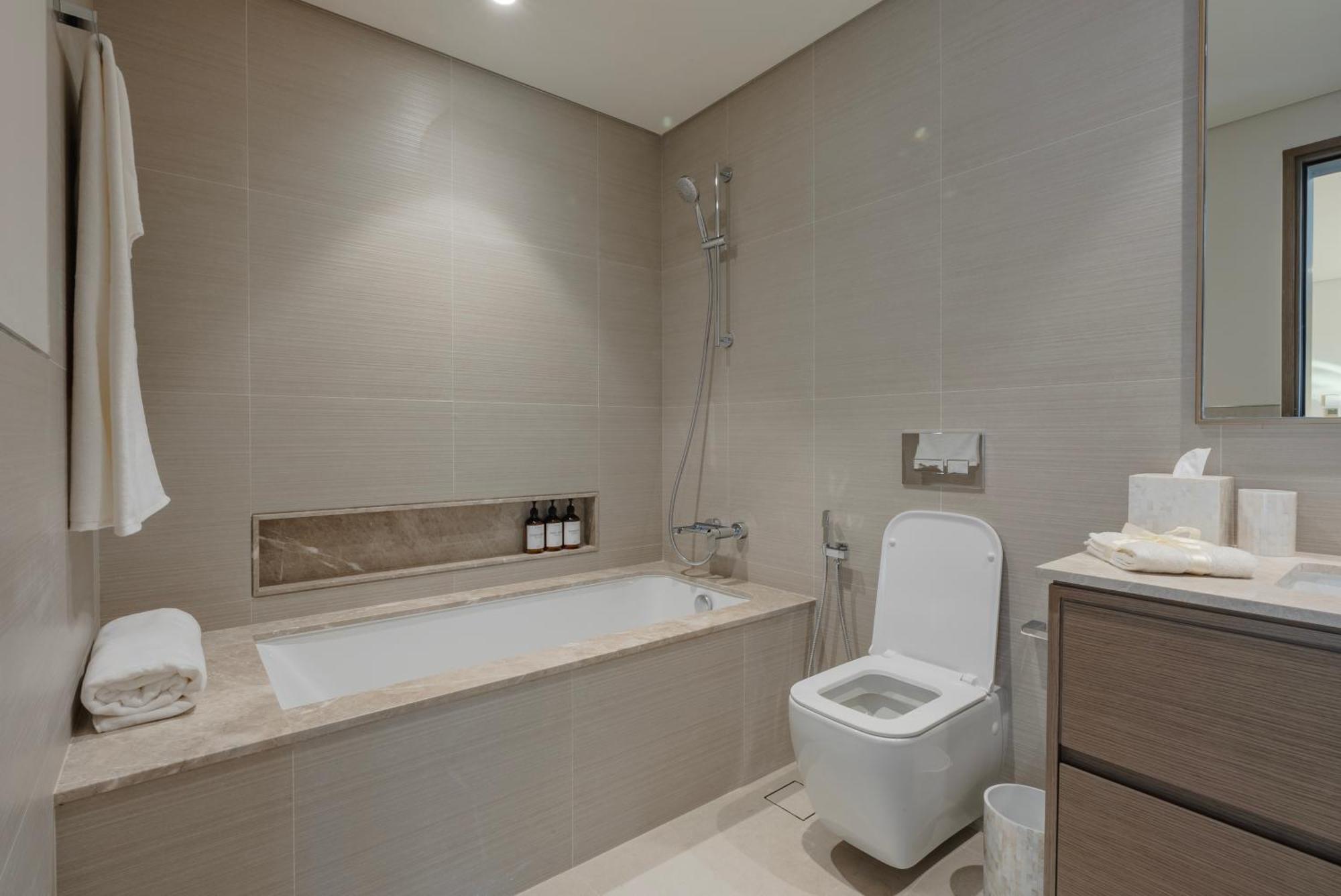 Downtown Luxury - Elegant 1-bedroom - 5 Minutes Walk To Mall Apartemen Dubai