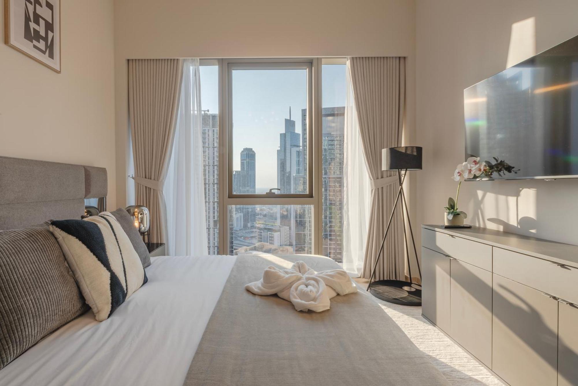 Apartemen Downtown Luxury - Elegant 1-bedroom - 5 Minutes Walk To Mall