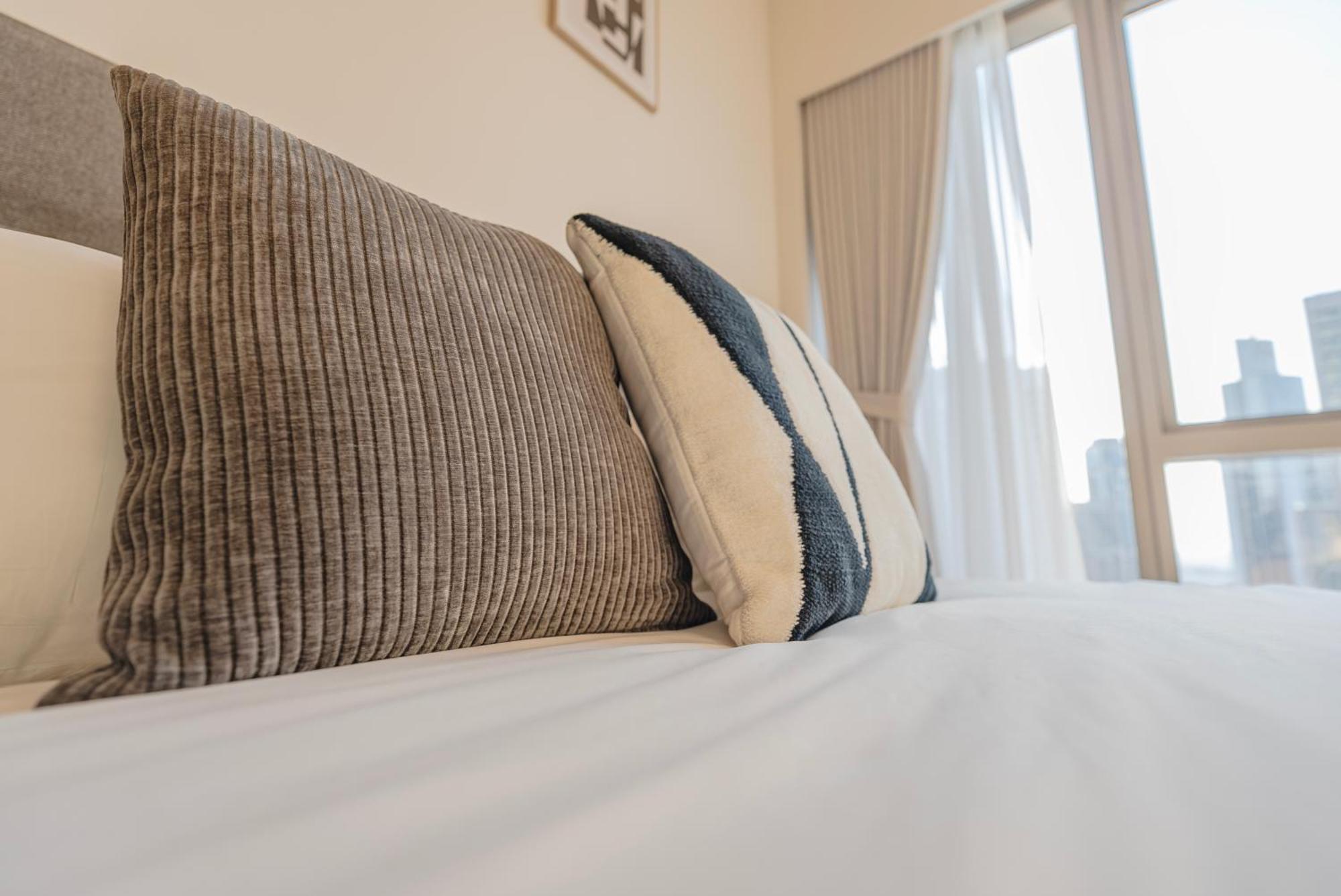 Apartemen Downtown Luxury - Elegant 1-bedroom - 5 Minutes Walk To Mall