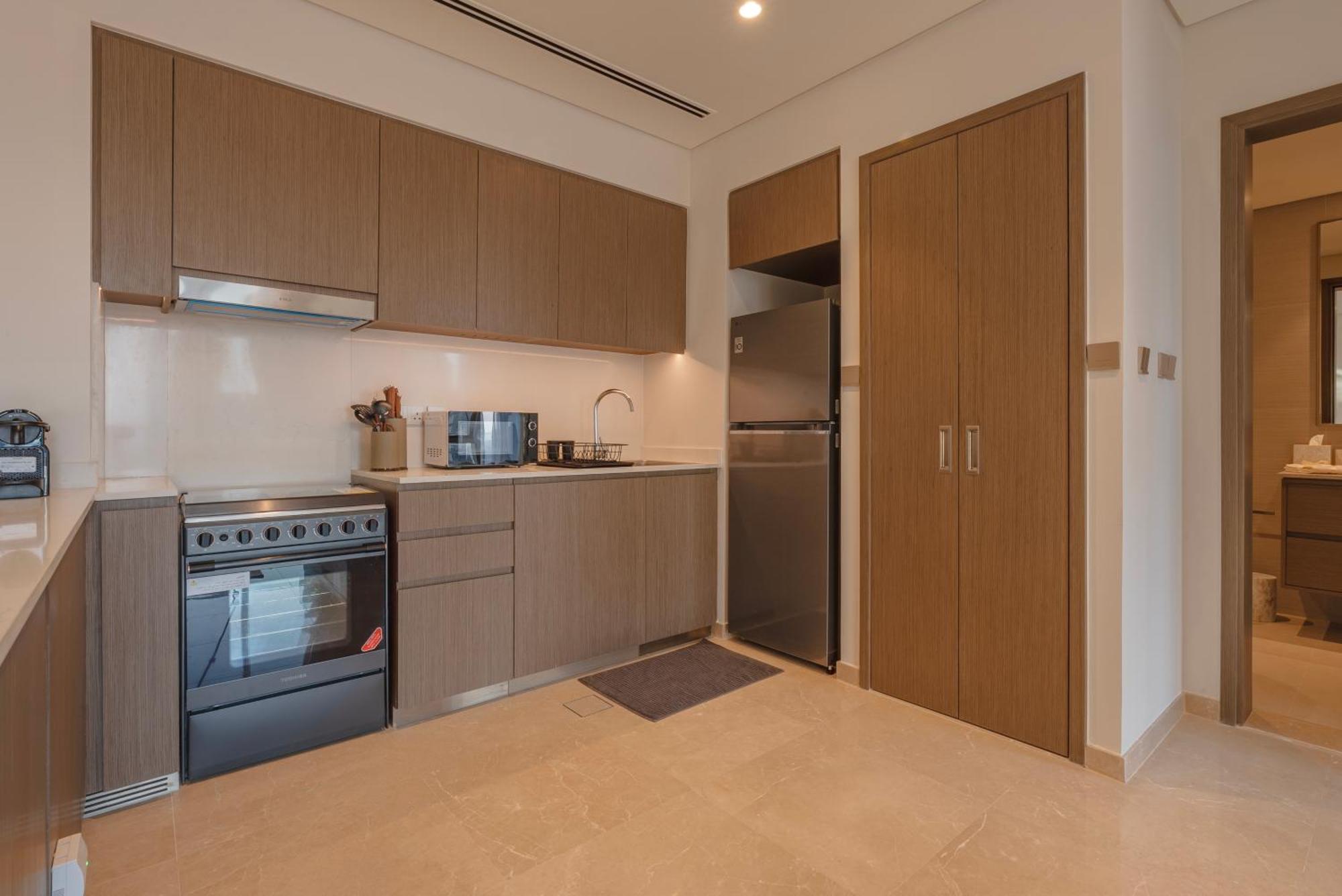 Apartemen Downtown Luxury - Elegant 1-bedroom - 5 Minutes Walk To Mall *