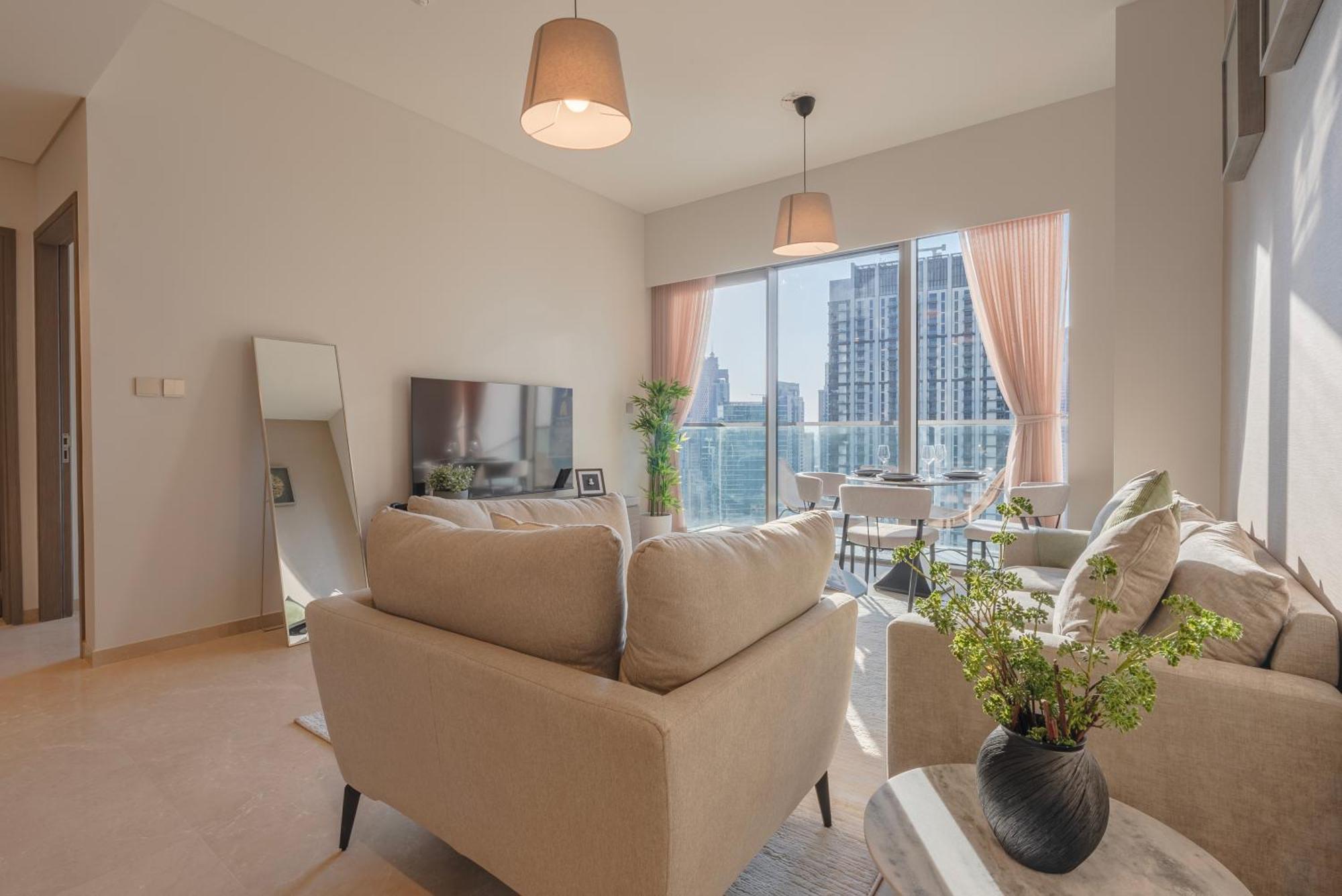 Downtown Luxury - Elegant 1-bedroom - 5 Minutes Walk To Mall Apartemen Dubai