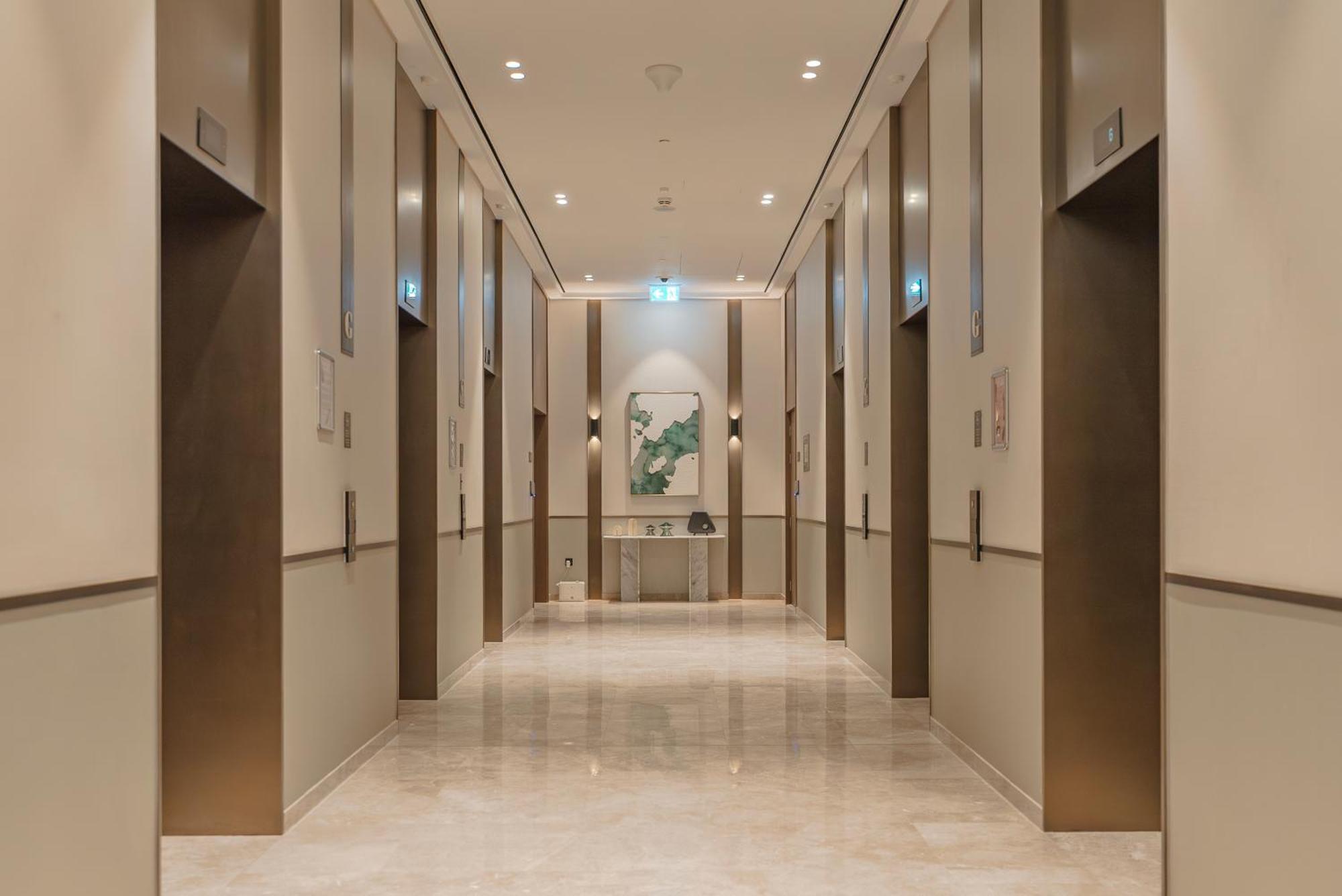 Downtown Luxury - Elegant 1-bedroom - 5 Minutes Walk To Mall Apartemen Dubai