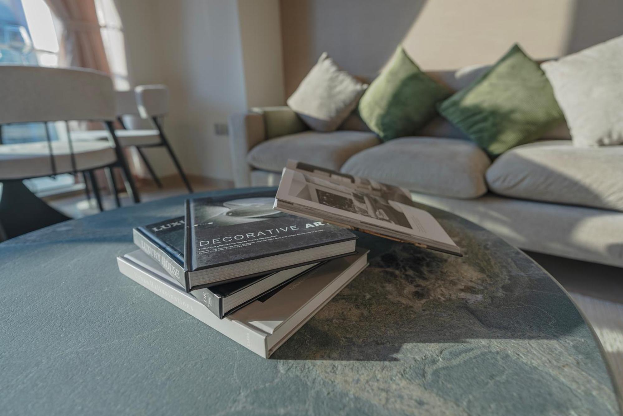 Apartemen Downtown Luxury - Elegant 1-bedroom - 5 Minutes Walk To Mall Dubai