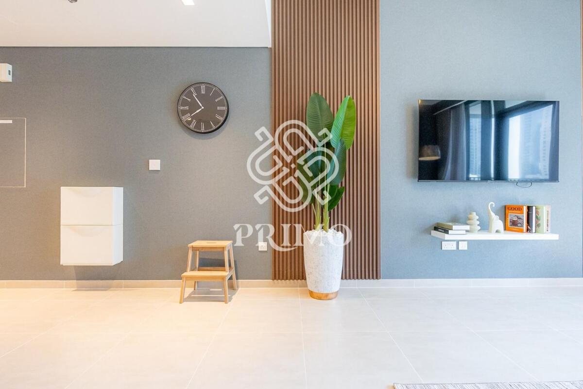 Sleek And Stylish 2-bedroom In Creek Edge Tower 2