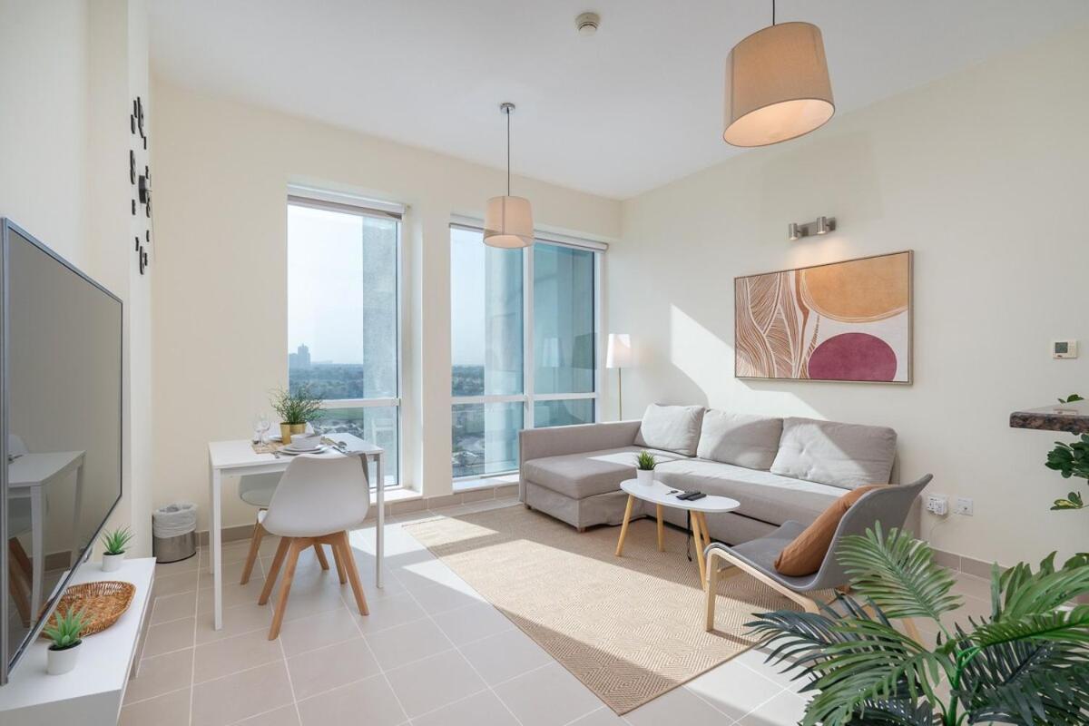 Warm And Cozy 1-bedroom Perfect For Families In Sports Appartement Dubaï