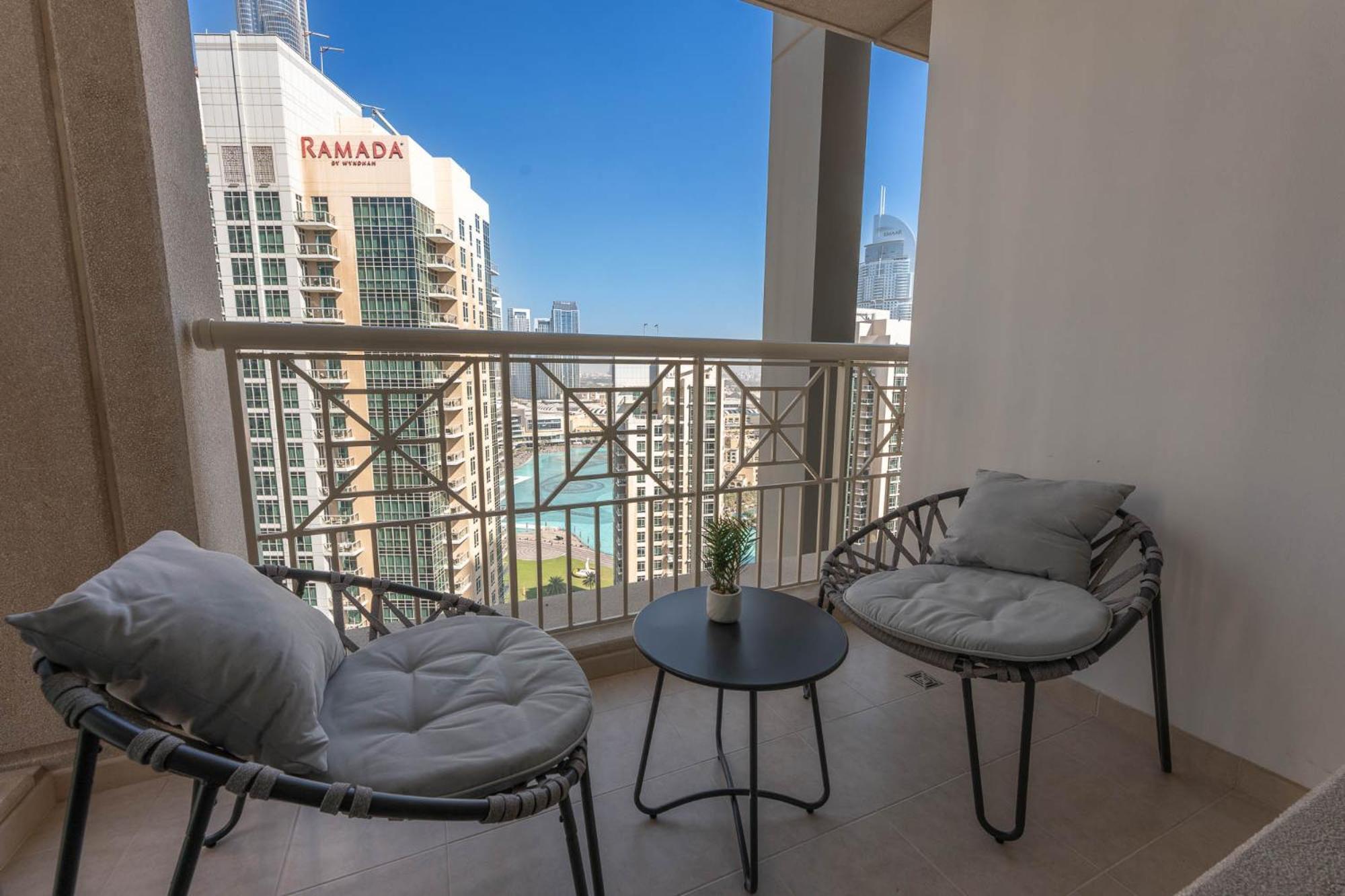 Modernized 2 Bedroom In Downtown And Sleeps 6 Apartment
