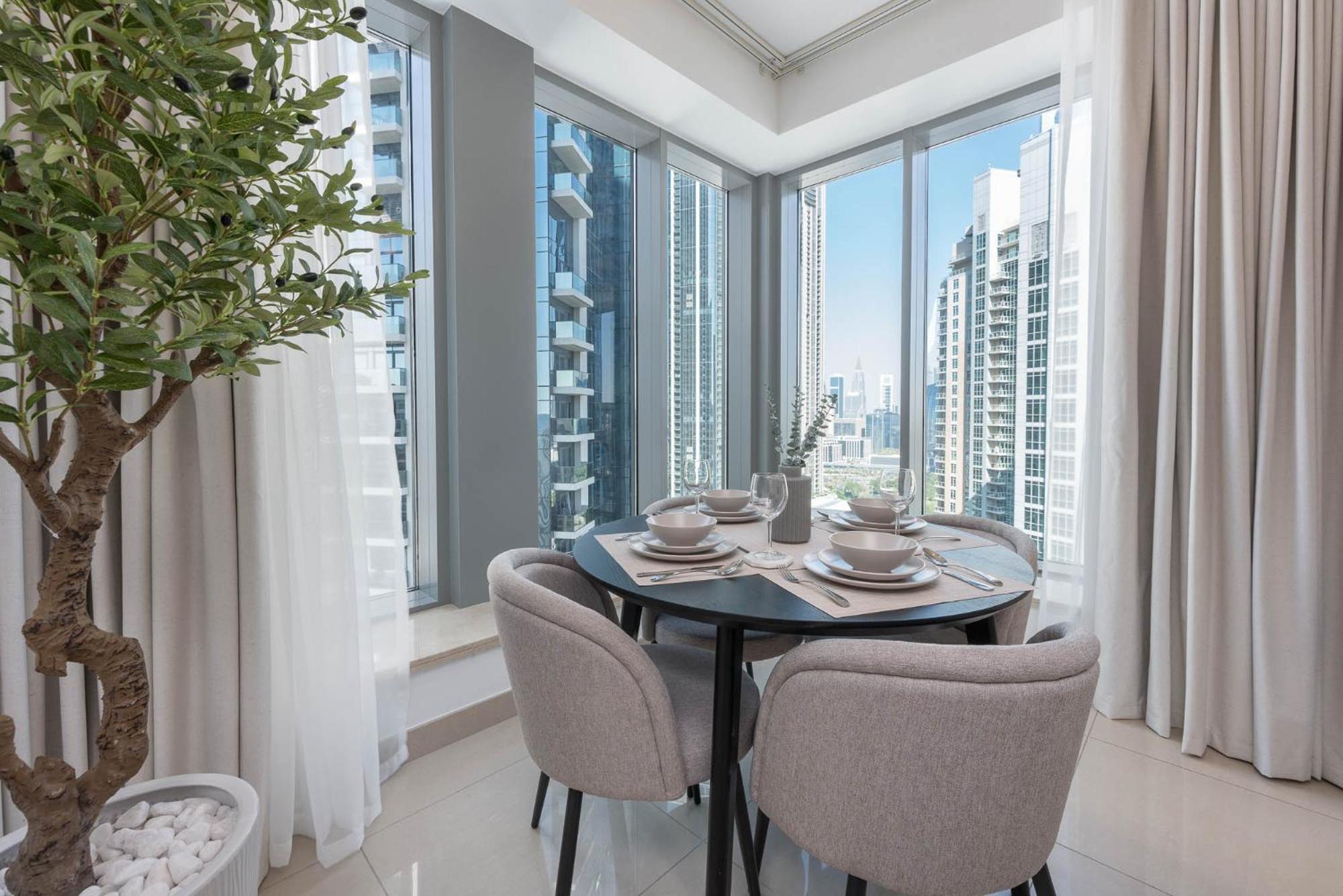 Apartment Modernized 2 Bedroom In Downtown And Sleeps 6 *