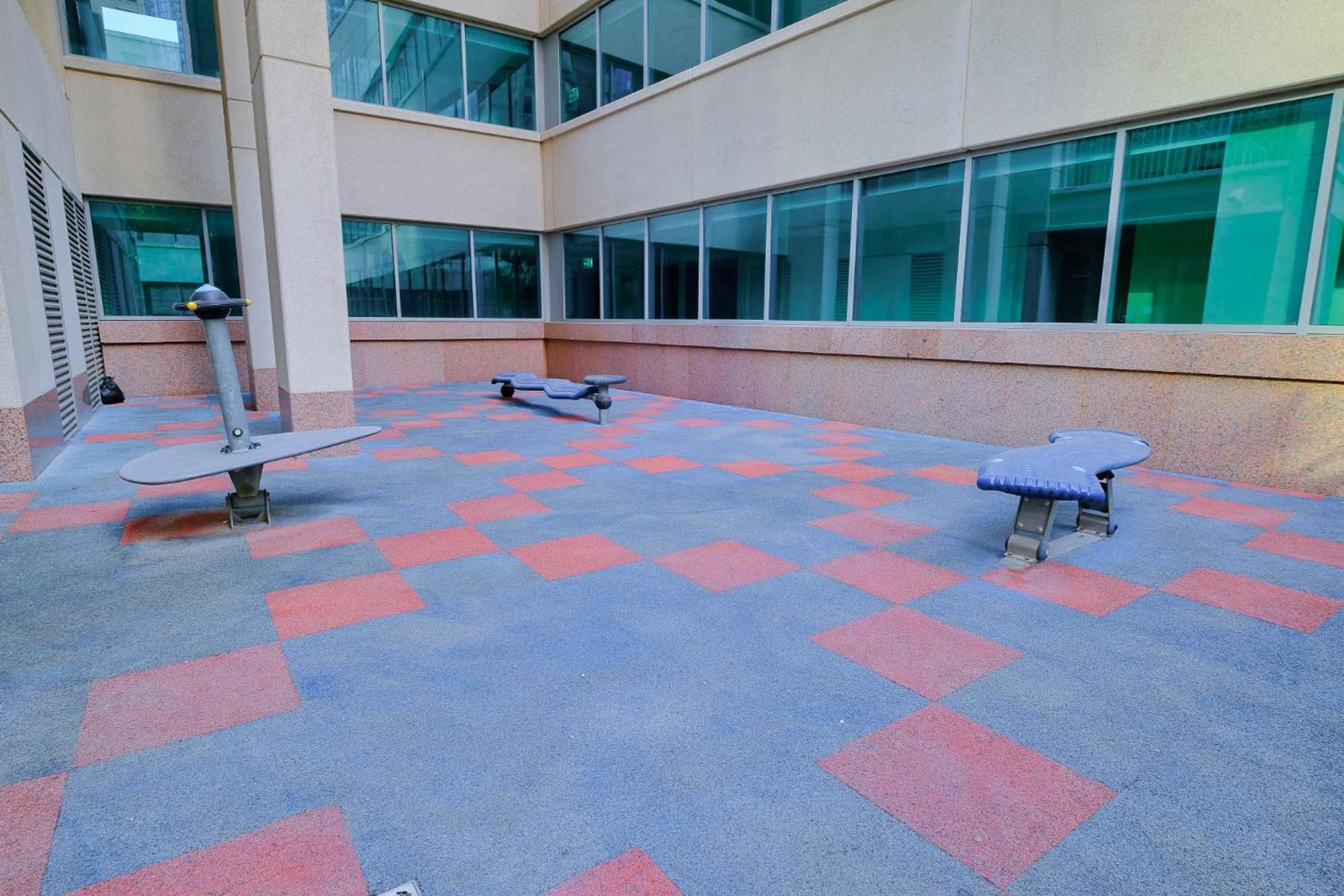 Modernized 2 Bedroom In Downtown And Sleeps 6 * Dubai
