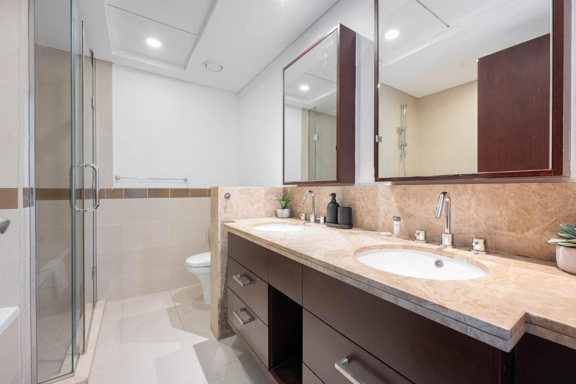 Modernized 2 Bedroom In Downtown And Sleeps 6 Appartement *